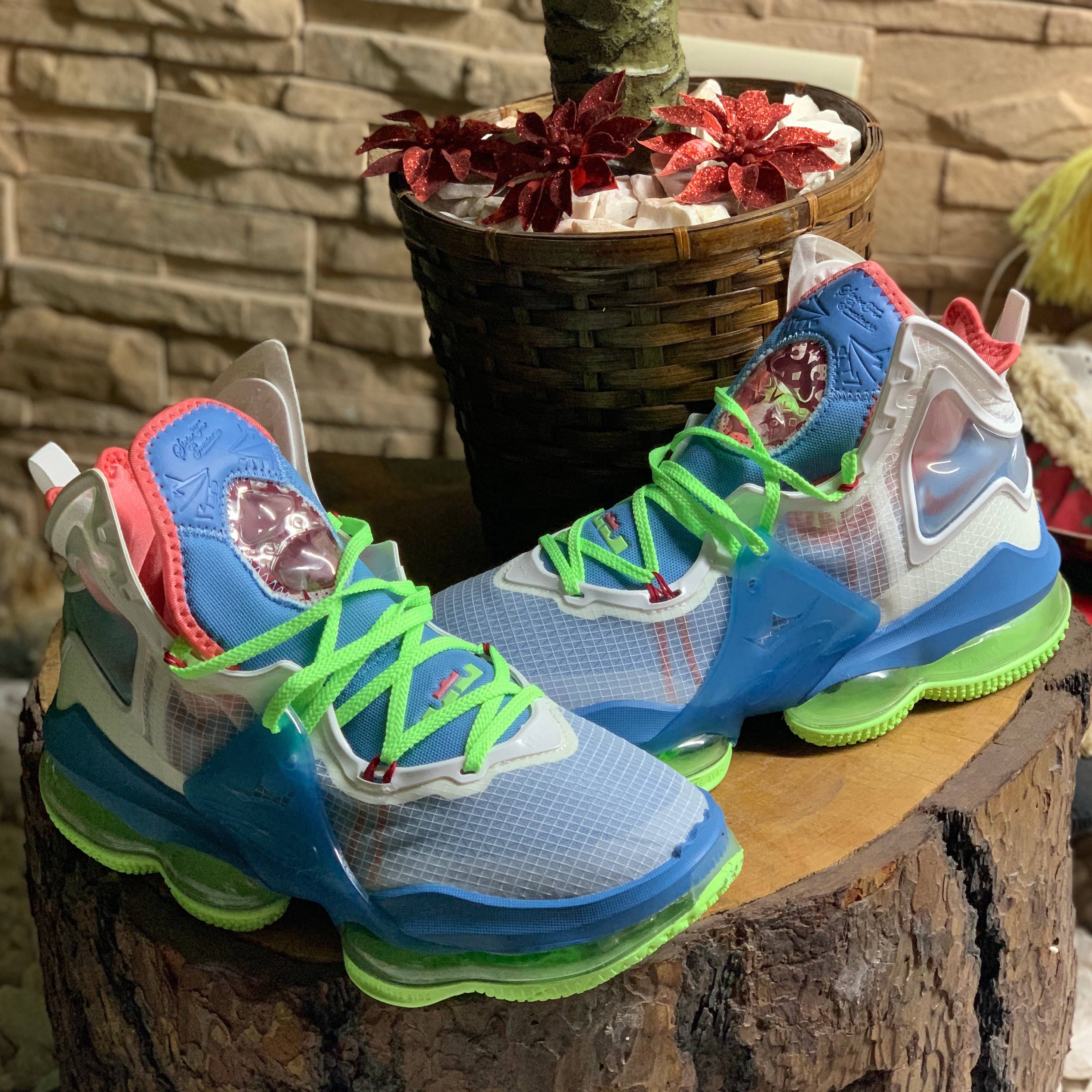 LeBron James 19 Azul Verde Sneakerland