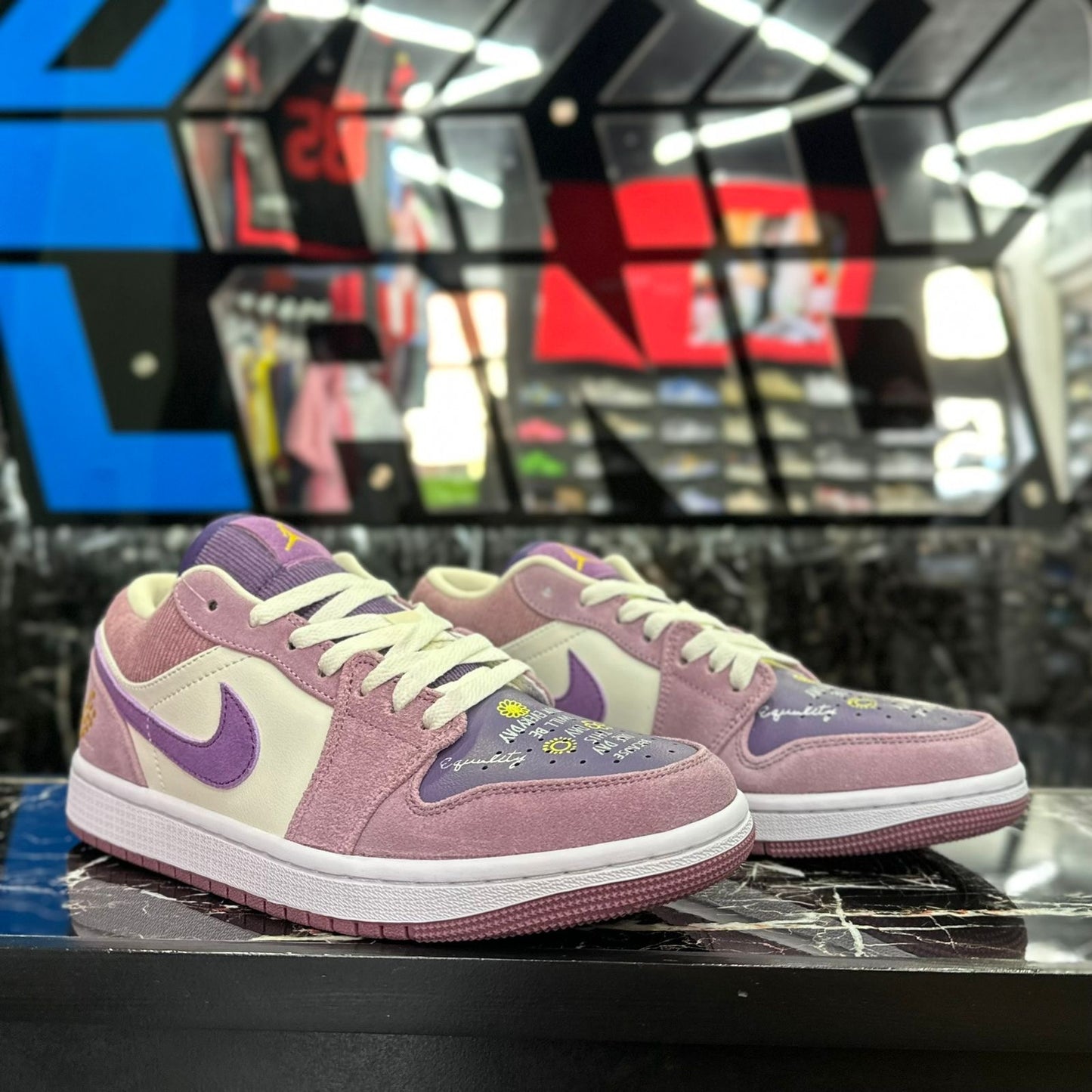 Jordan 1 Low Morado Flores