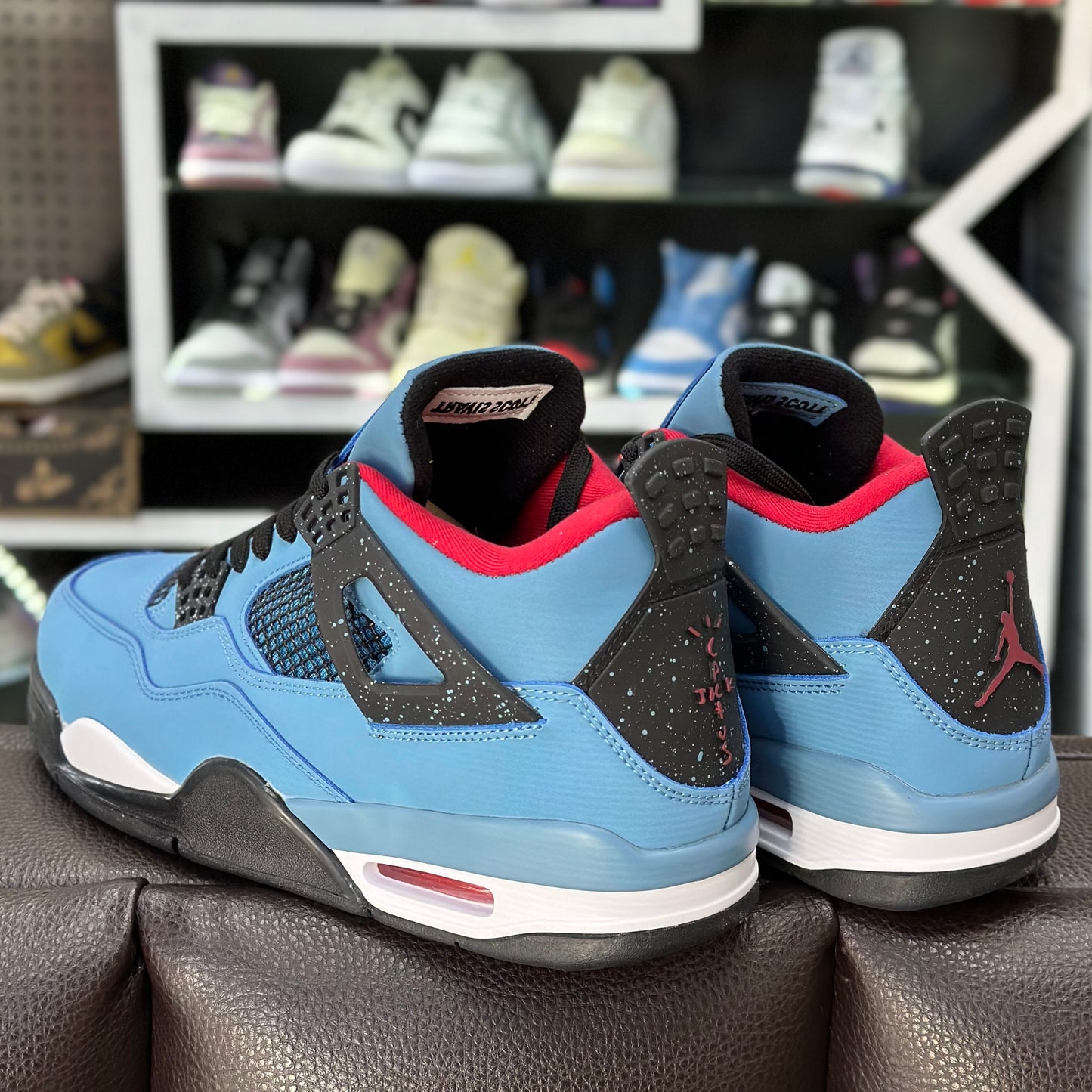 Jordan 4 Travis Scott