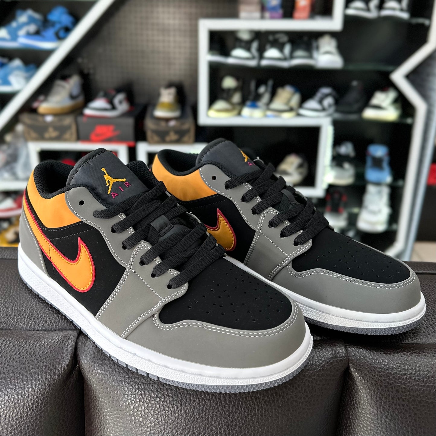 Jordan 1 Low Gris Naranja