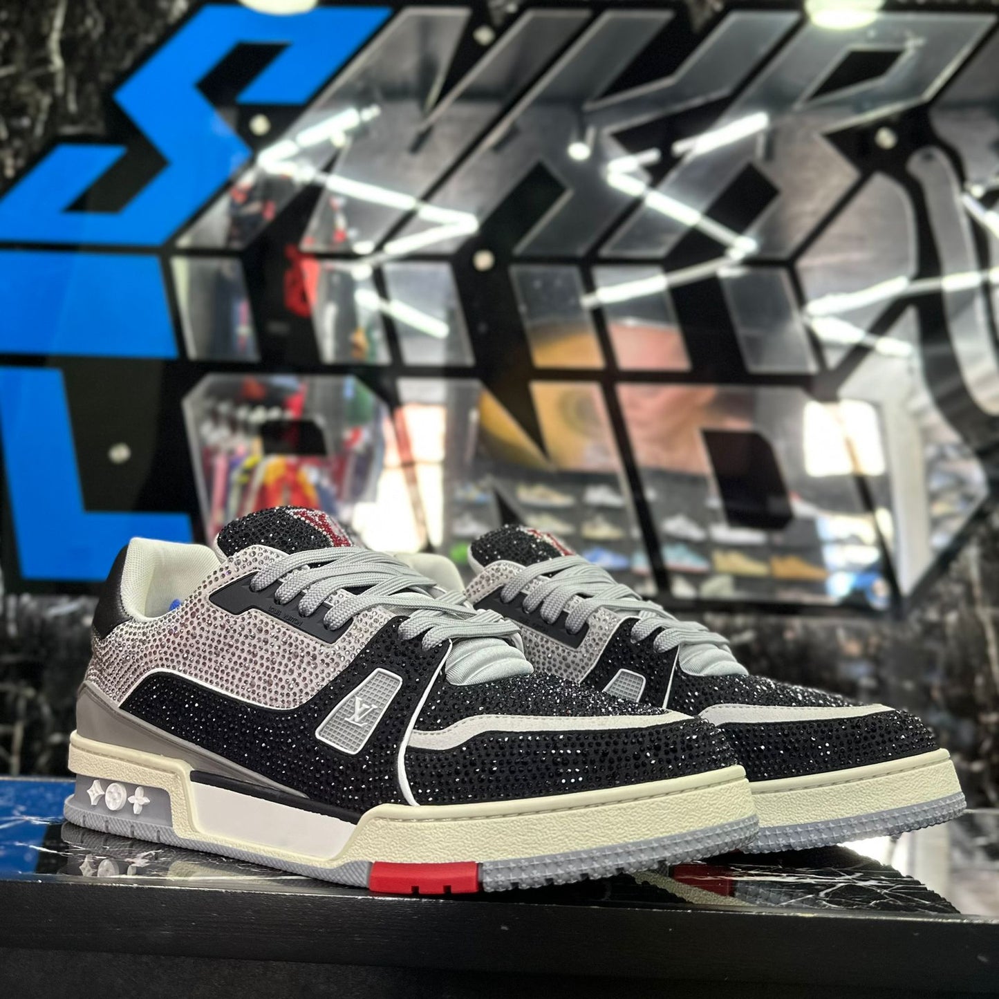 LV Trainer Crystals Grey