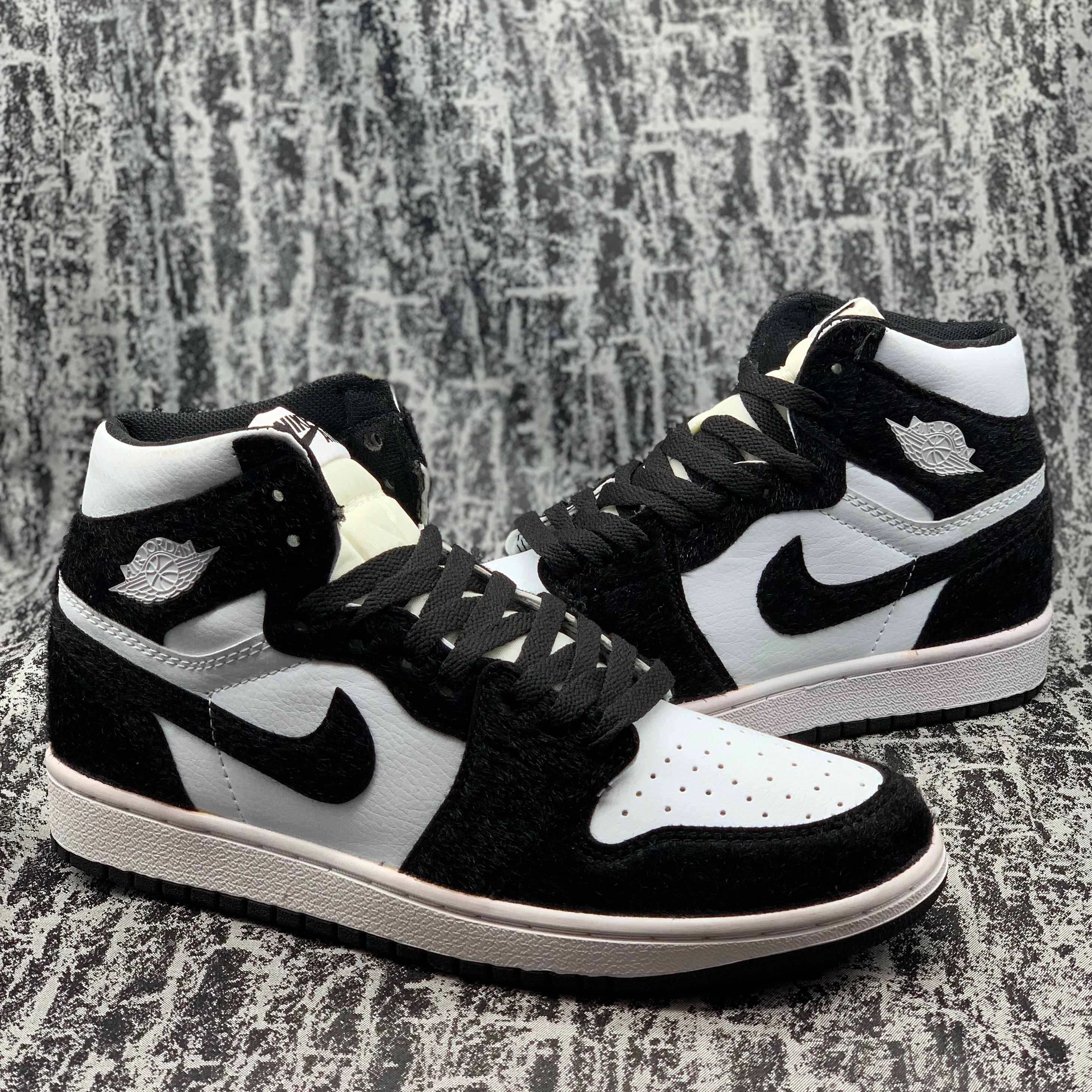 Jordan 1 High Panda Pelos – Sneakerland