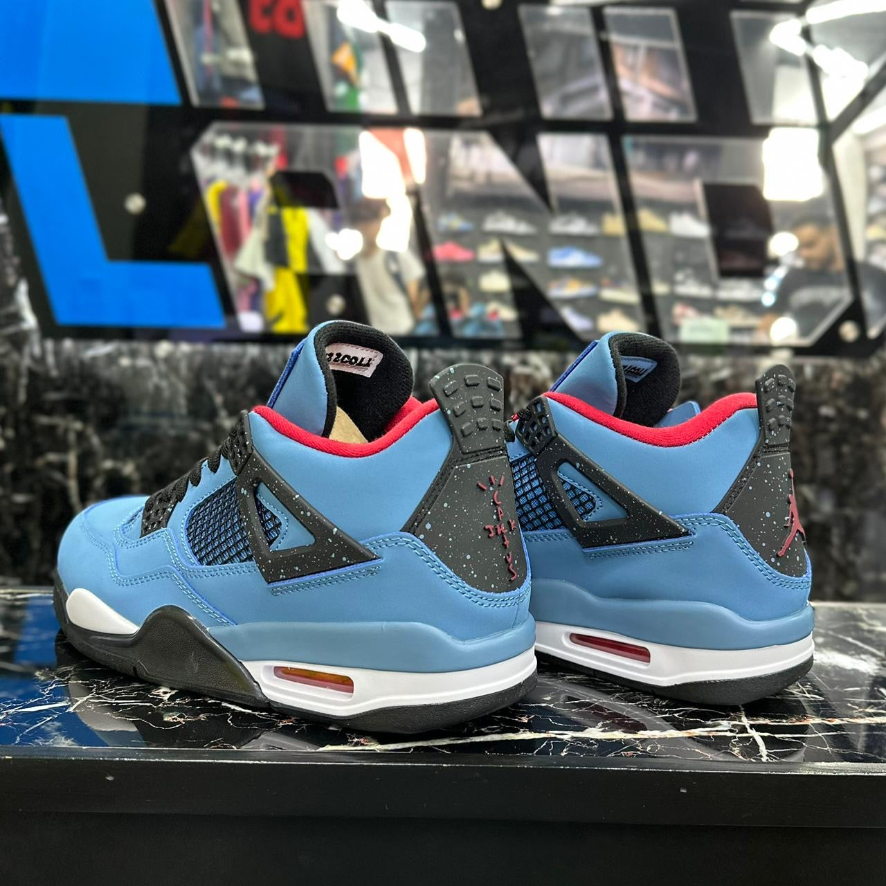 Jordan 4 Travis Scott