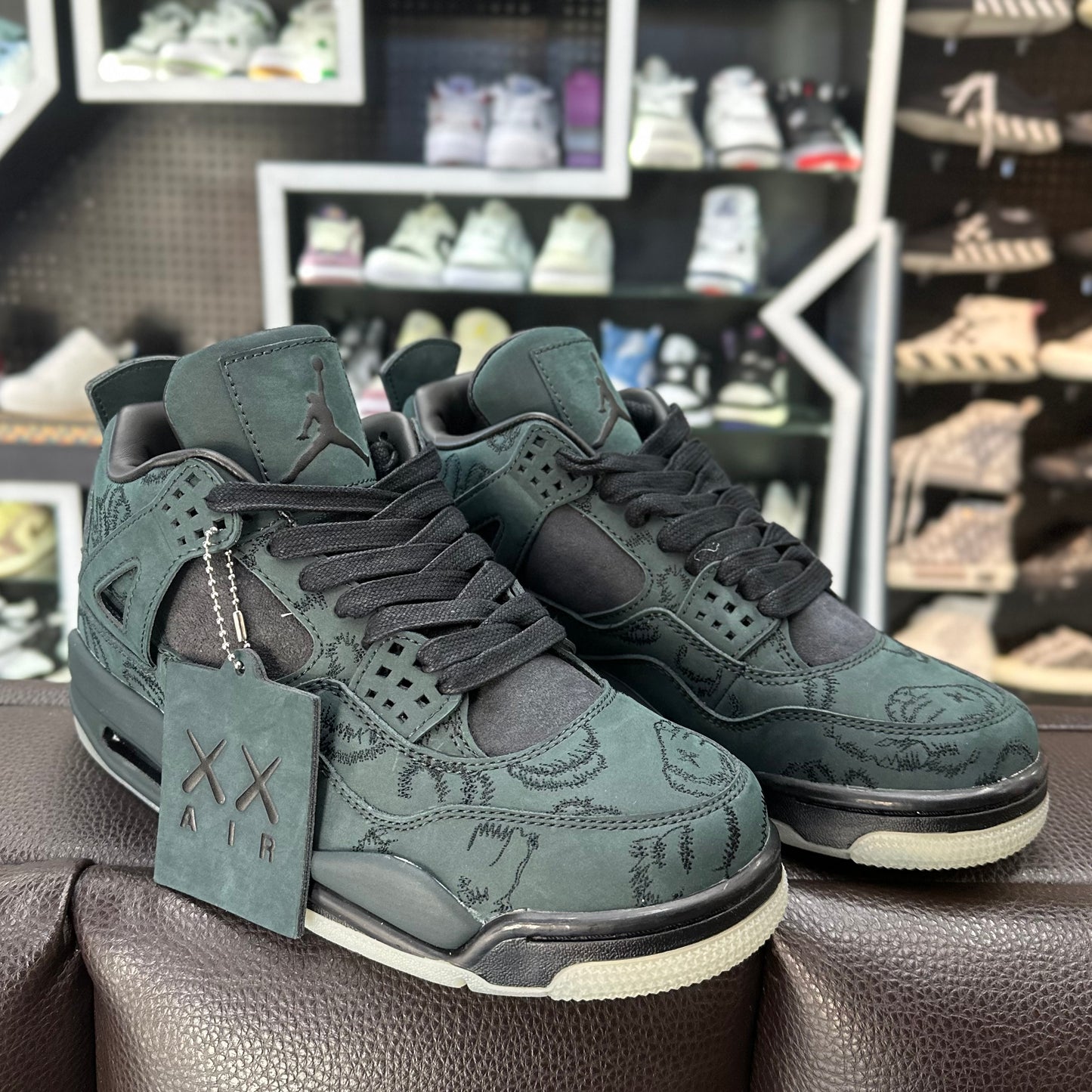 Jordan 4 Kaws Negro