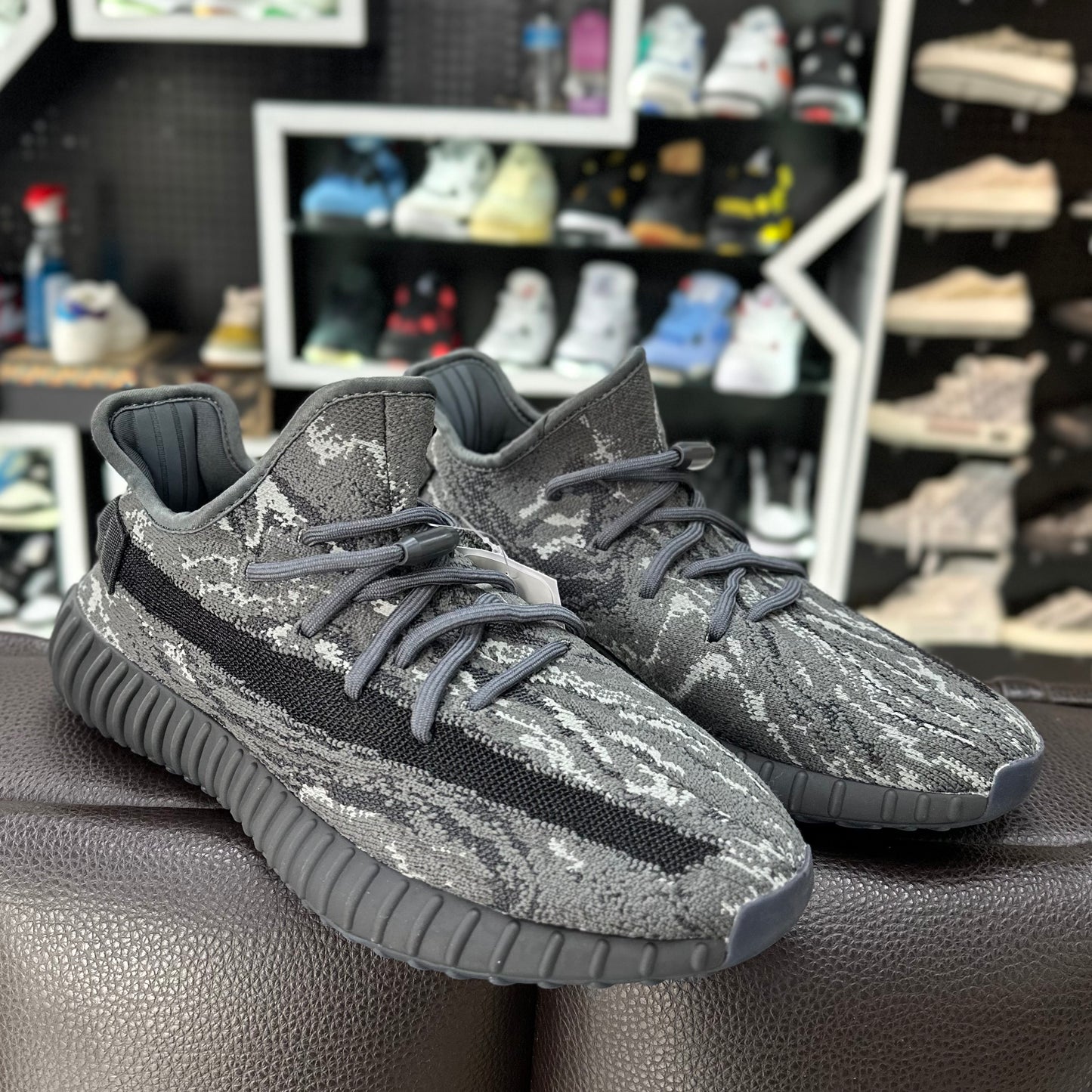 YEEZY BOOST 350 V2 Onix