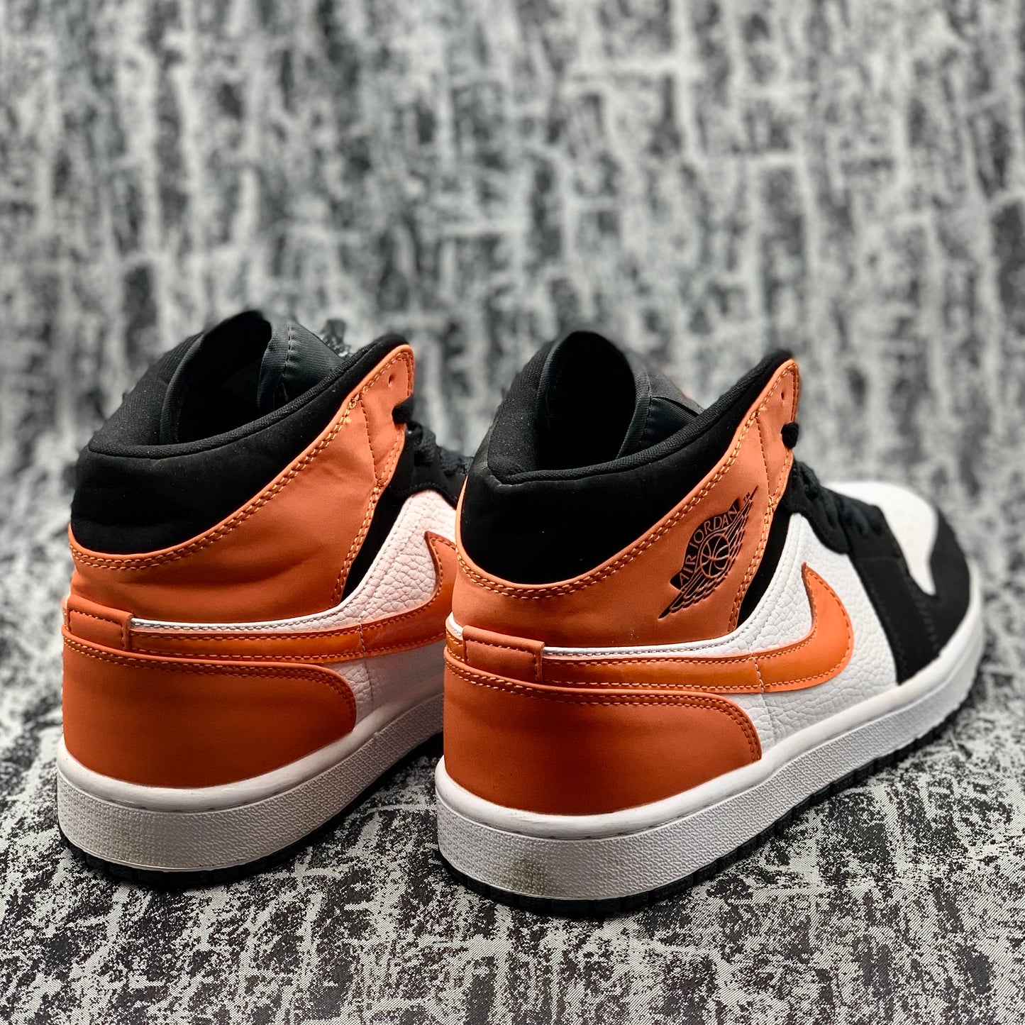 Jordan 1 Mid Hallowen