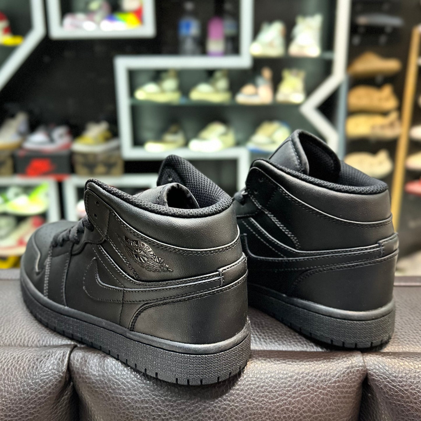 Jordan 1 Mid Negro