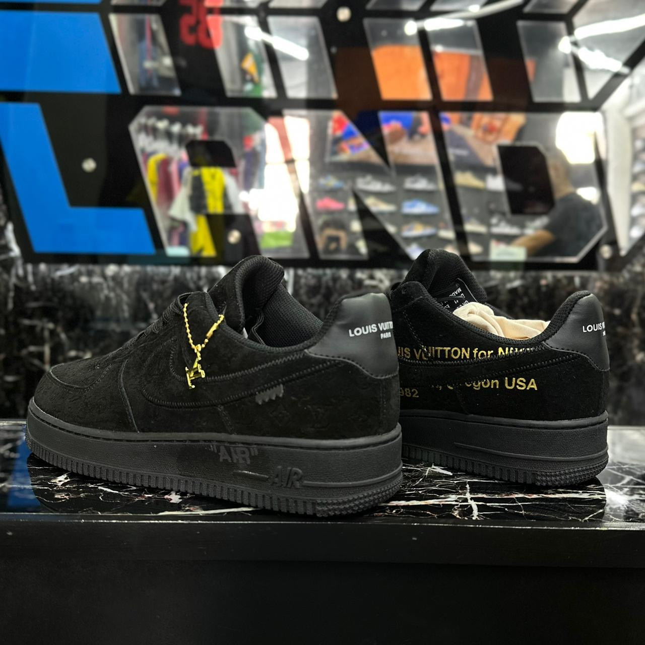 AF1 LV Negro