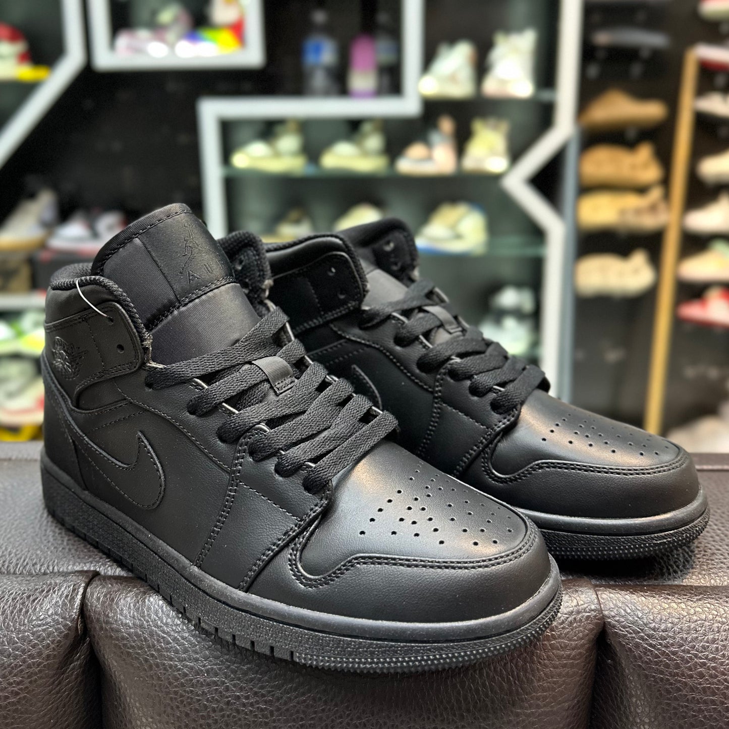 Jordan 1 Mid Negro