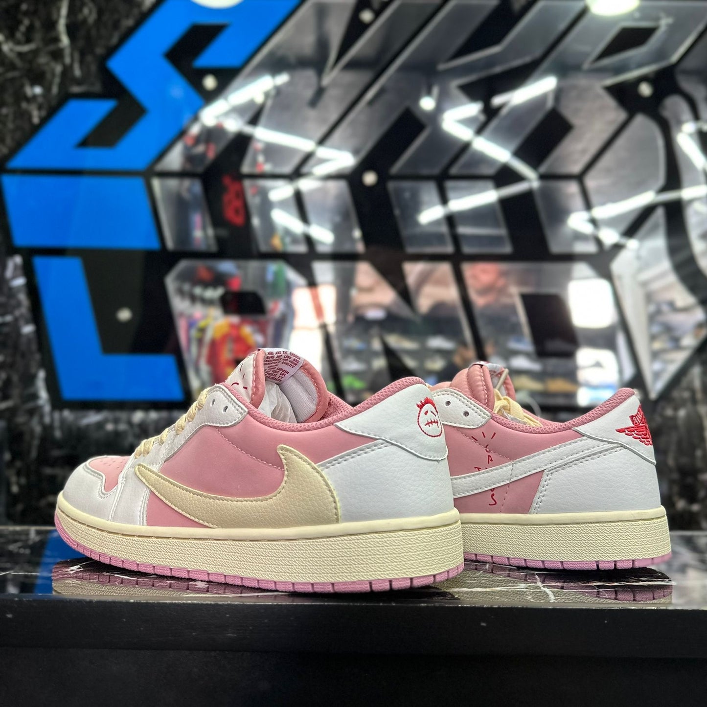 Jordan 1 low Travis Shy Pink