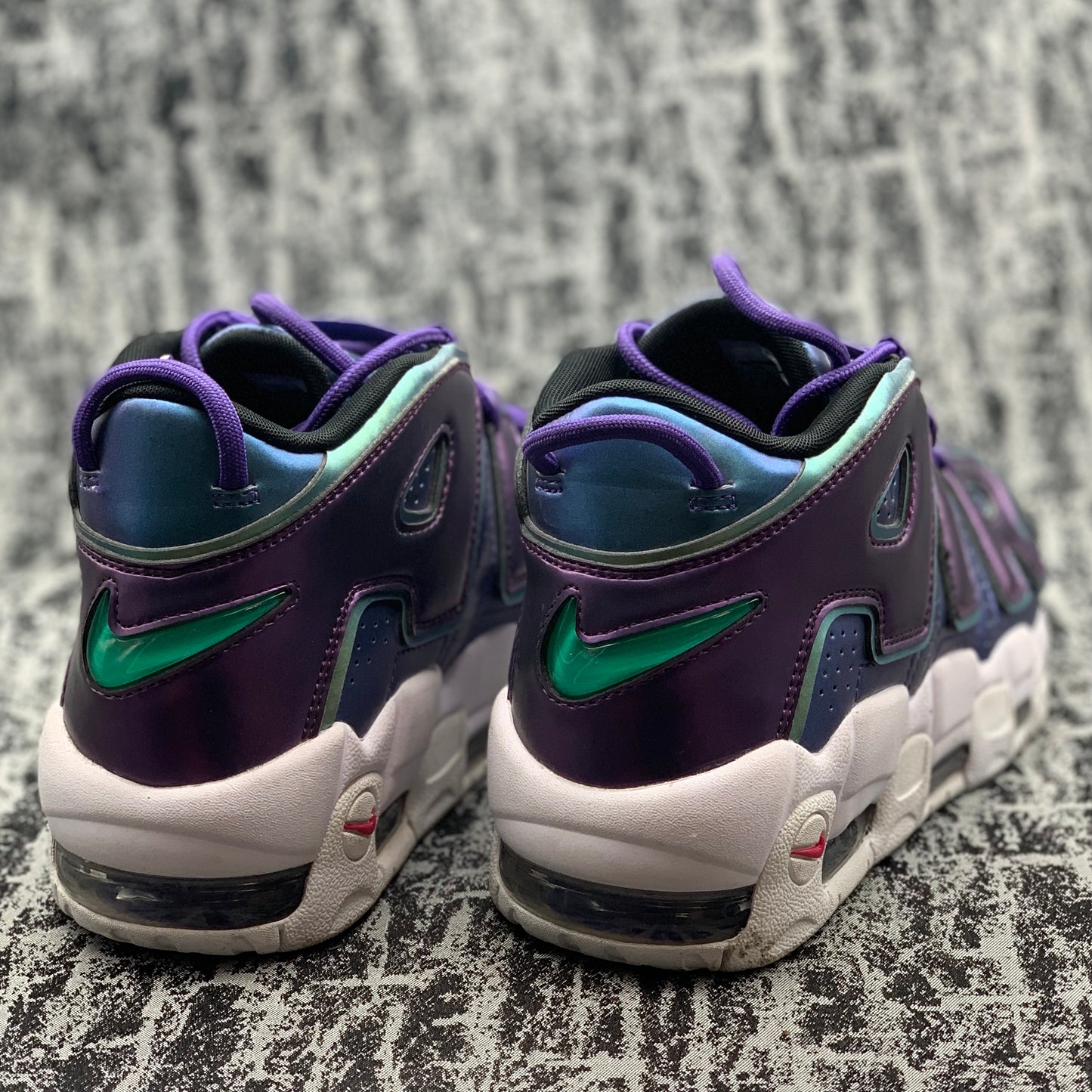 Uptempo Morado Tornasol