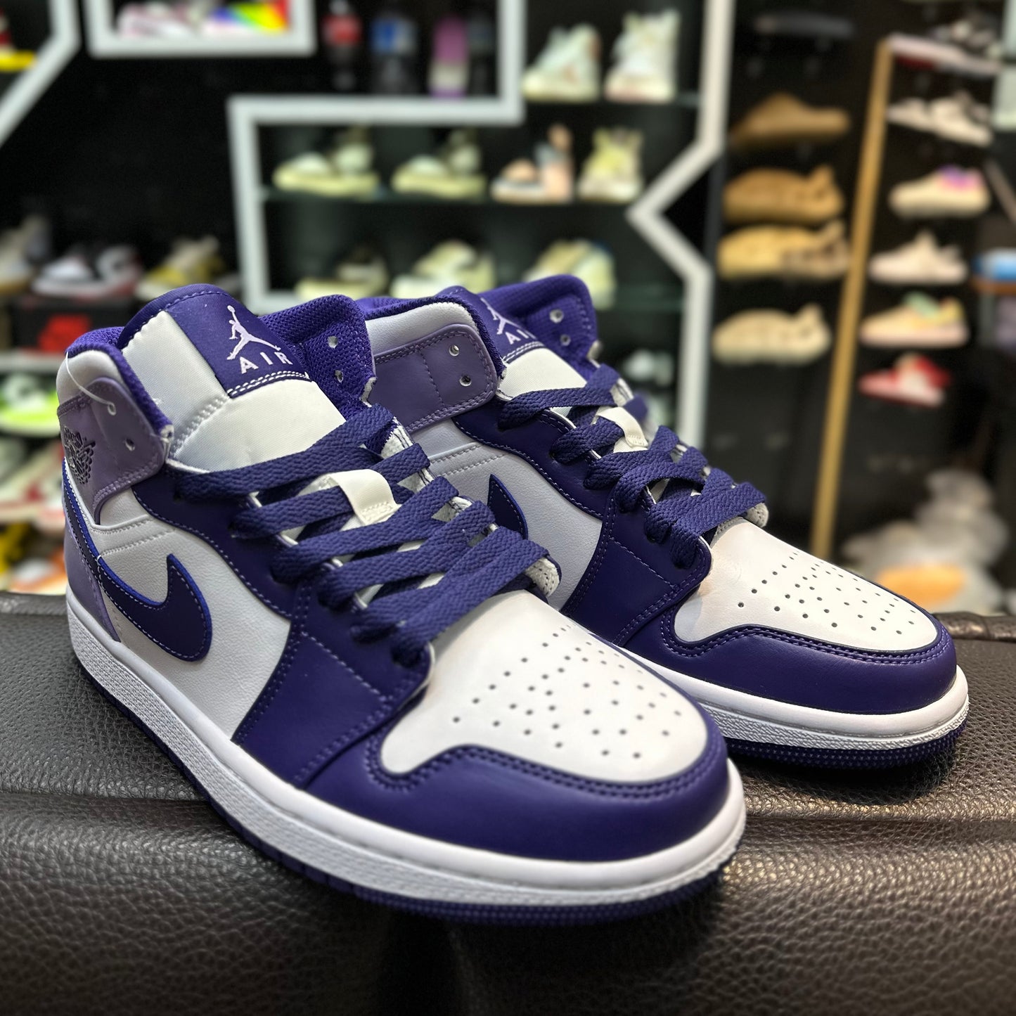 Jordan 1 Mid Morado