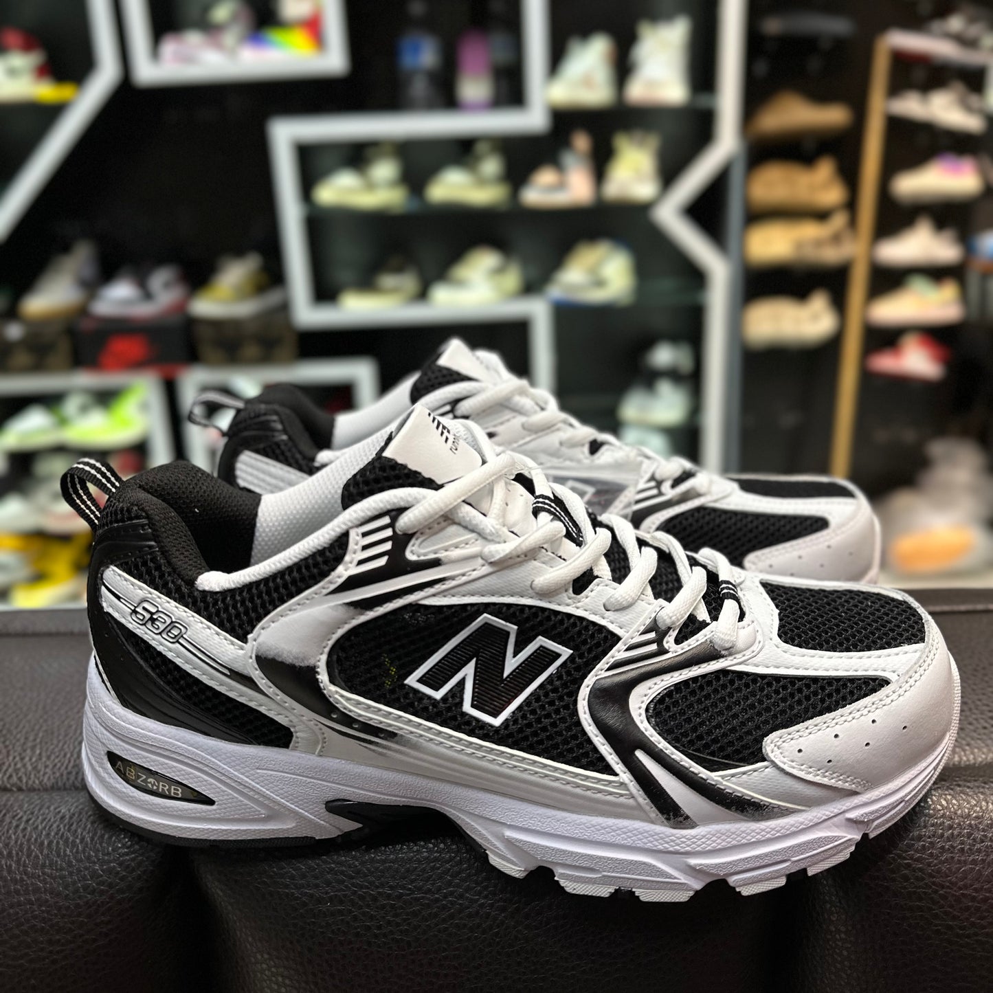 NB 530 Blanco Negro