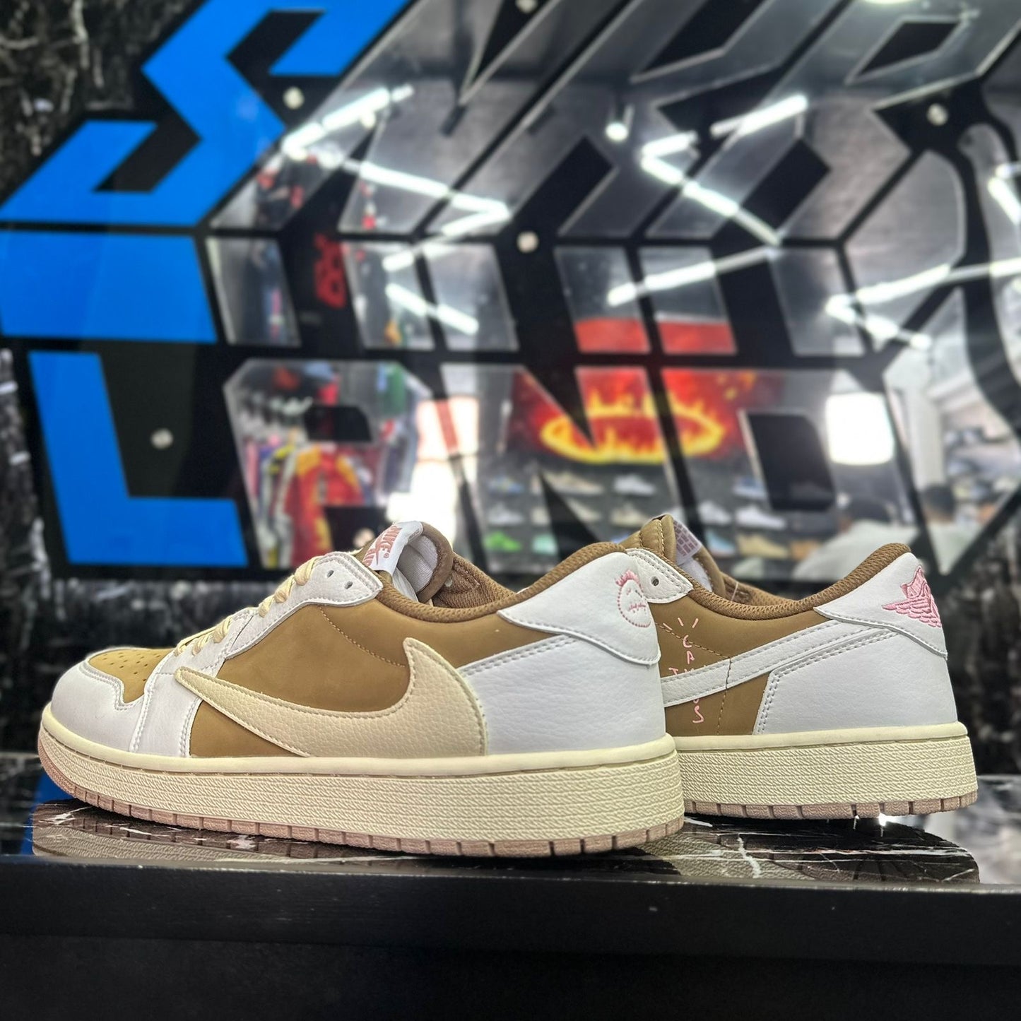 Jordan 1 low Travis Beige