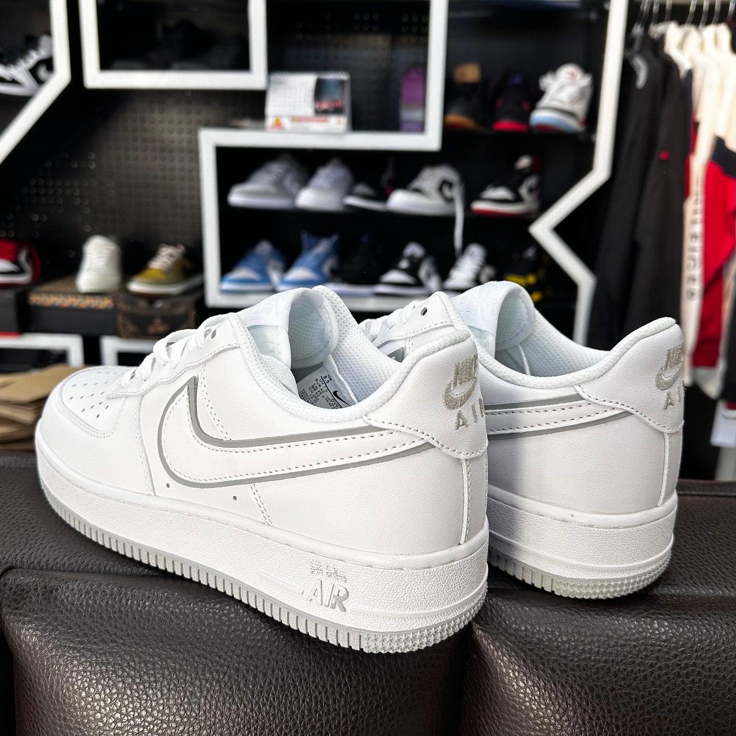 AF1 Low Blanco Pamola Gris