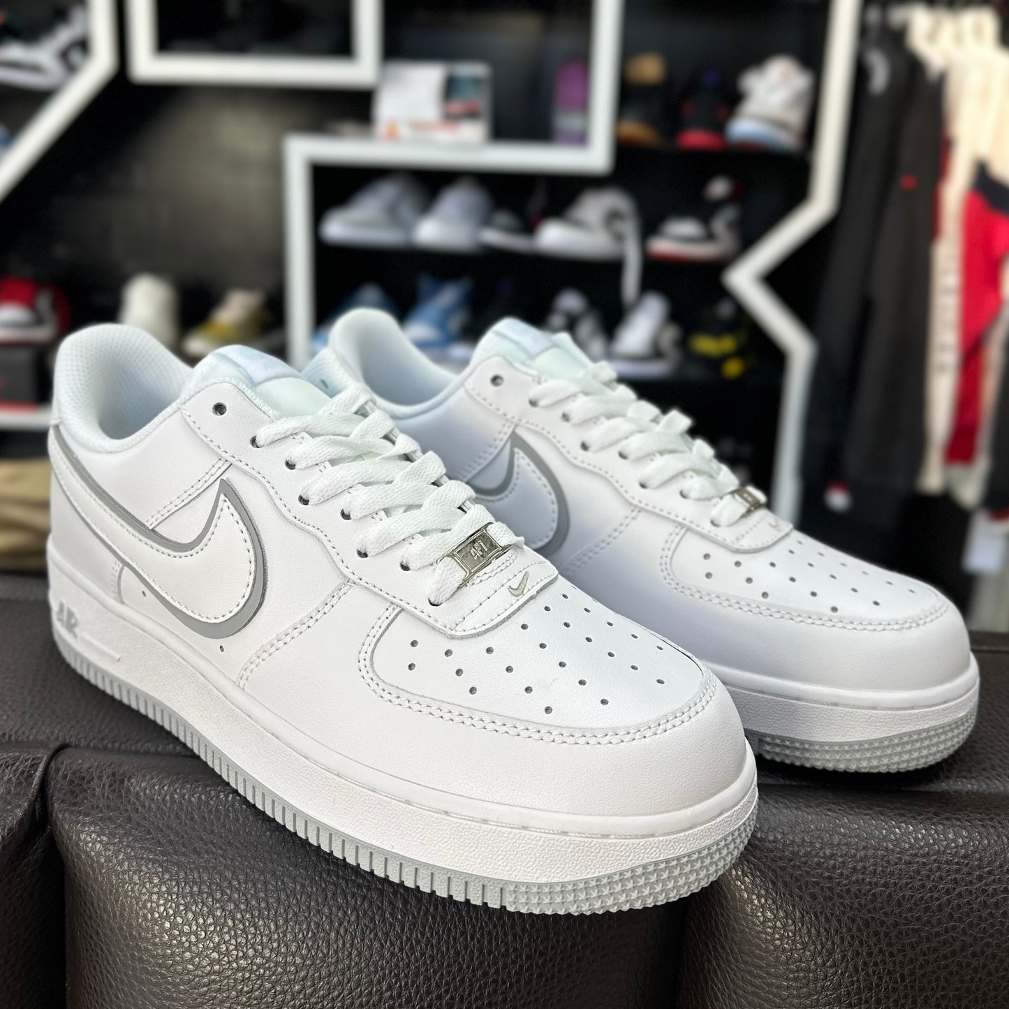 AF1 Low Blanco Pamola Gris