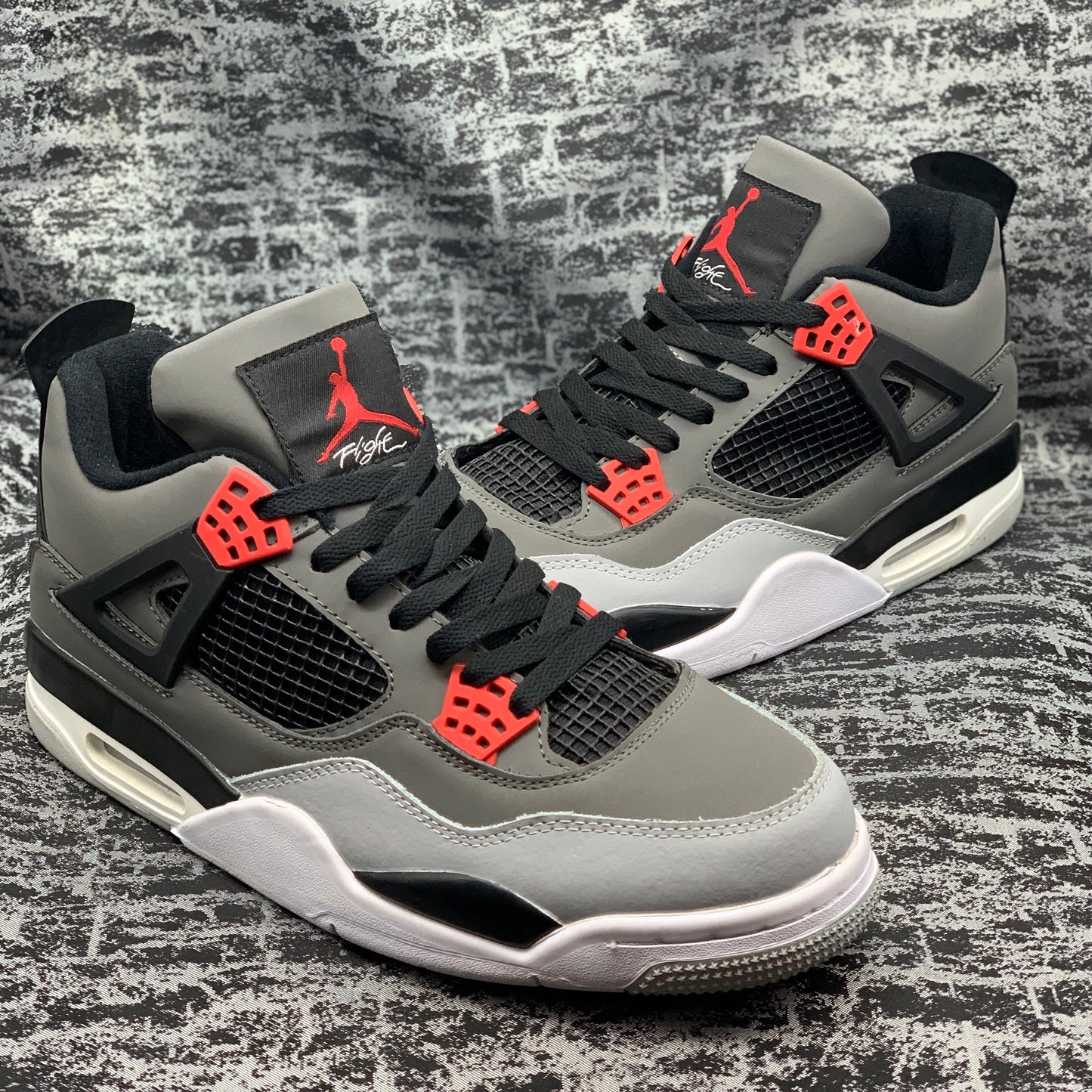 Jordan 4 Gris/Rojo