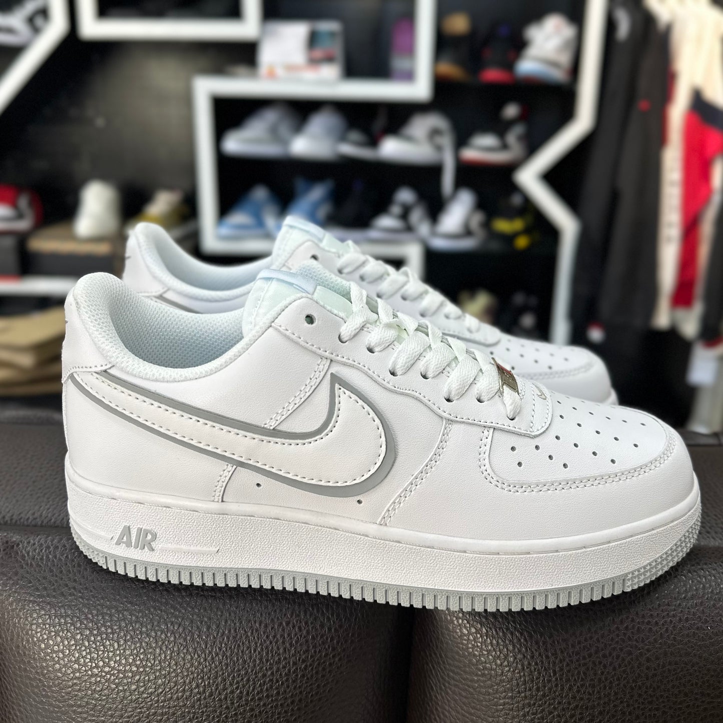 AF1 Low Blanco Pamola Gris