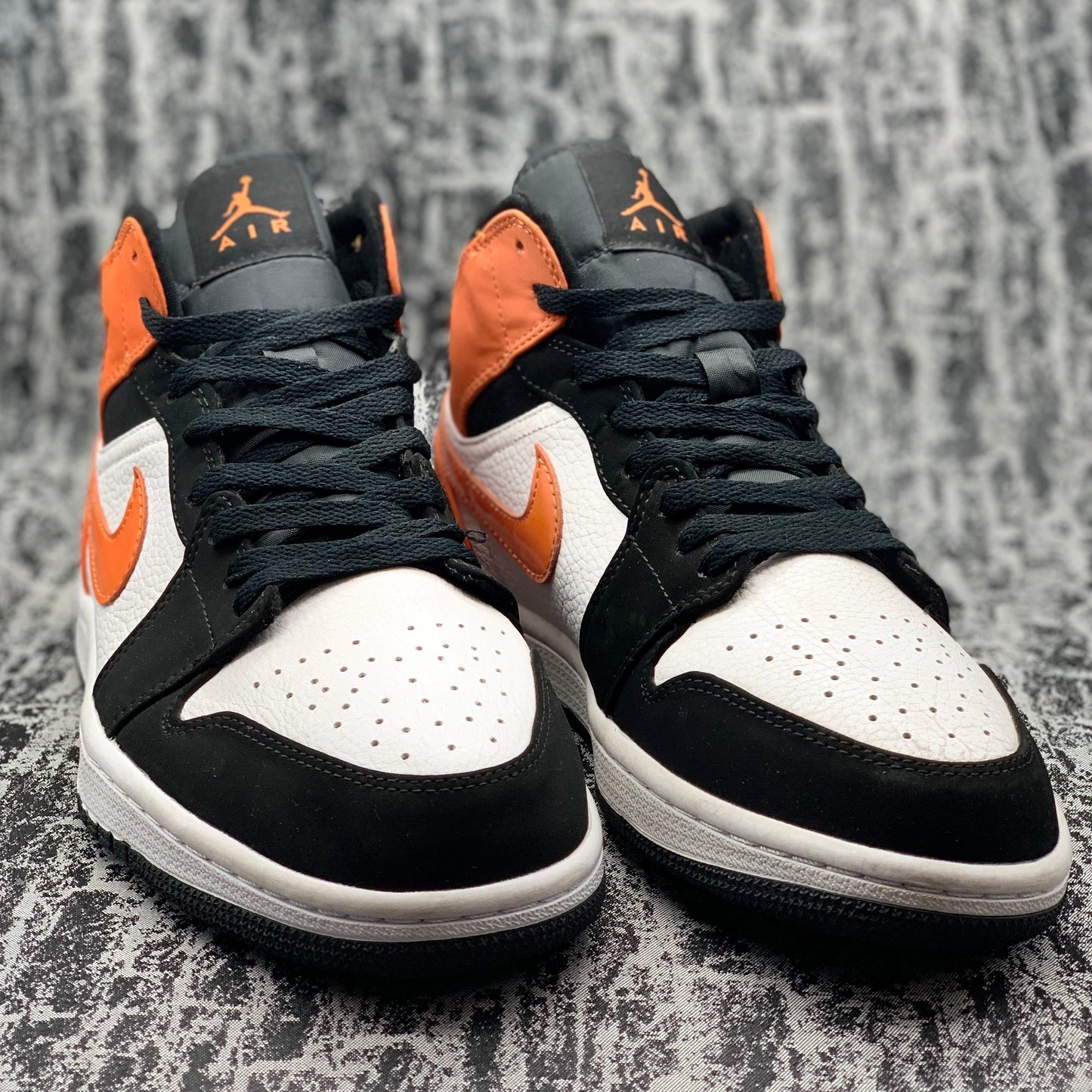 Jordan 1 Mid Hallowen