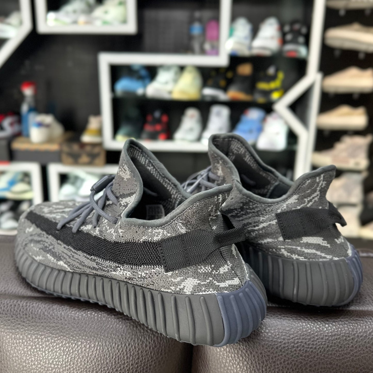 YEEZY BOOST 350 V2 Onix