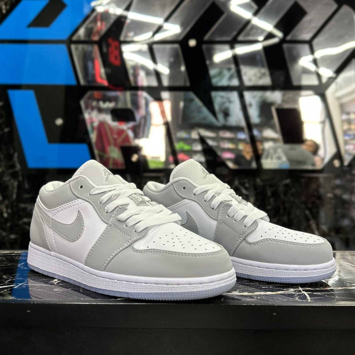 Jordan 1 Low Gris Suela Transparente