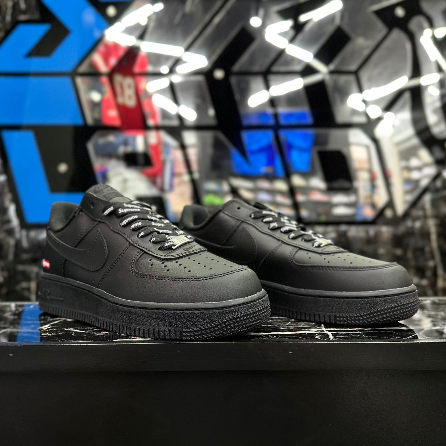 AF1 Low Negro/Supreme