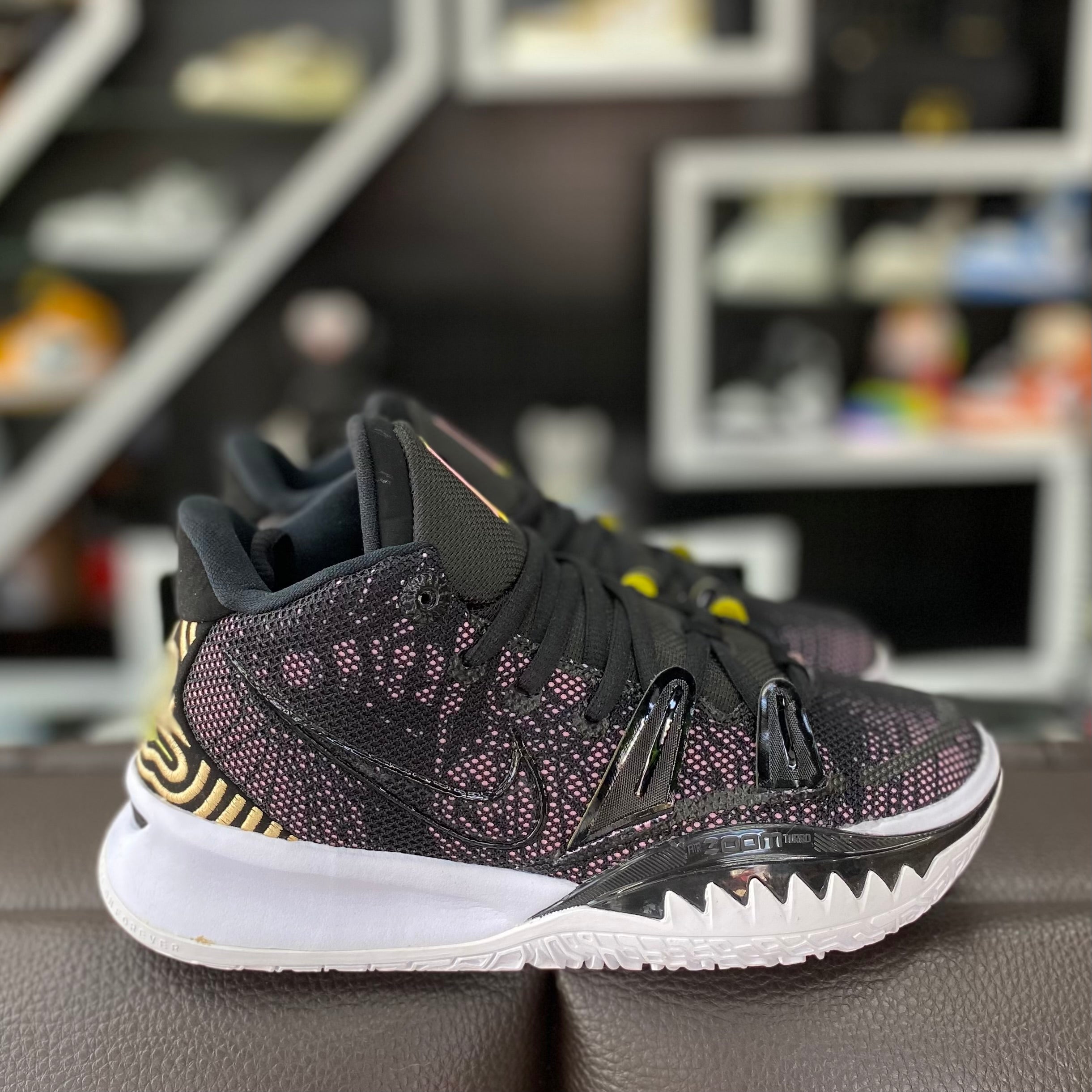 Nike kyrie irving Black shop