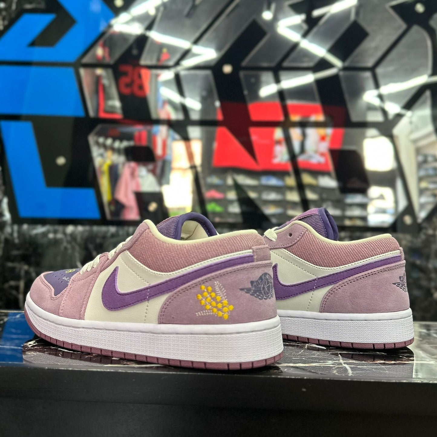 Jordan 1 Low Morado Flores