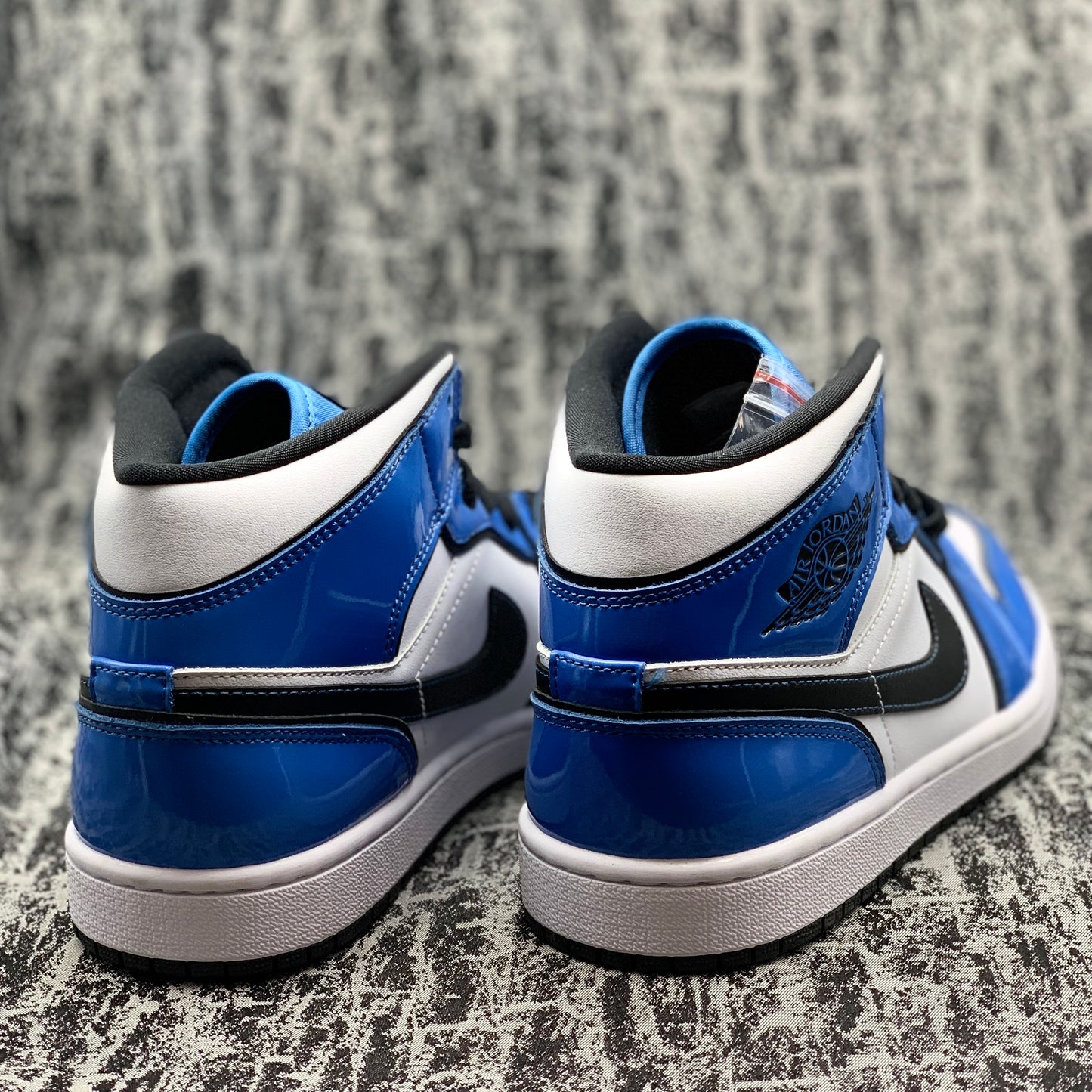 Jordan 1 Mid Charol Azul