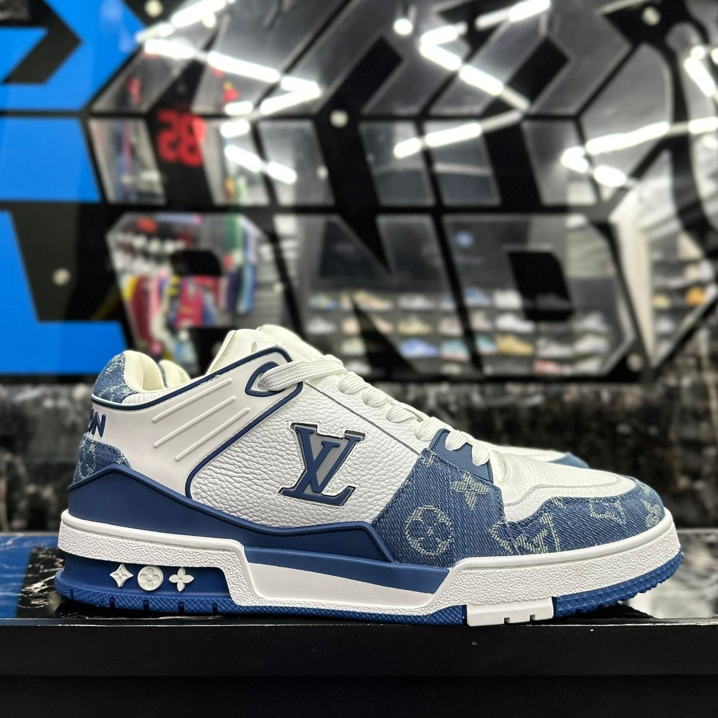 LV Trainer White Blue