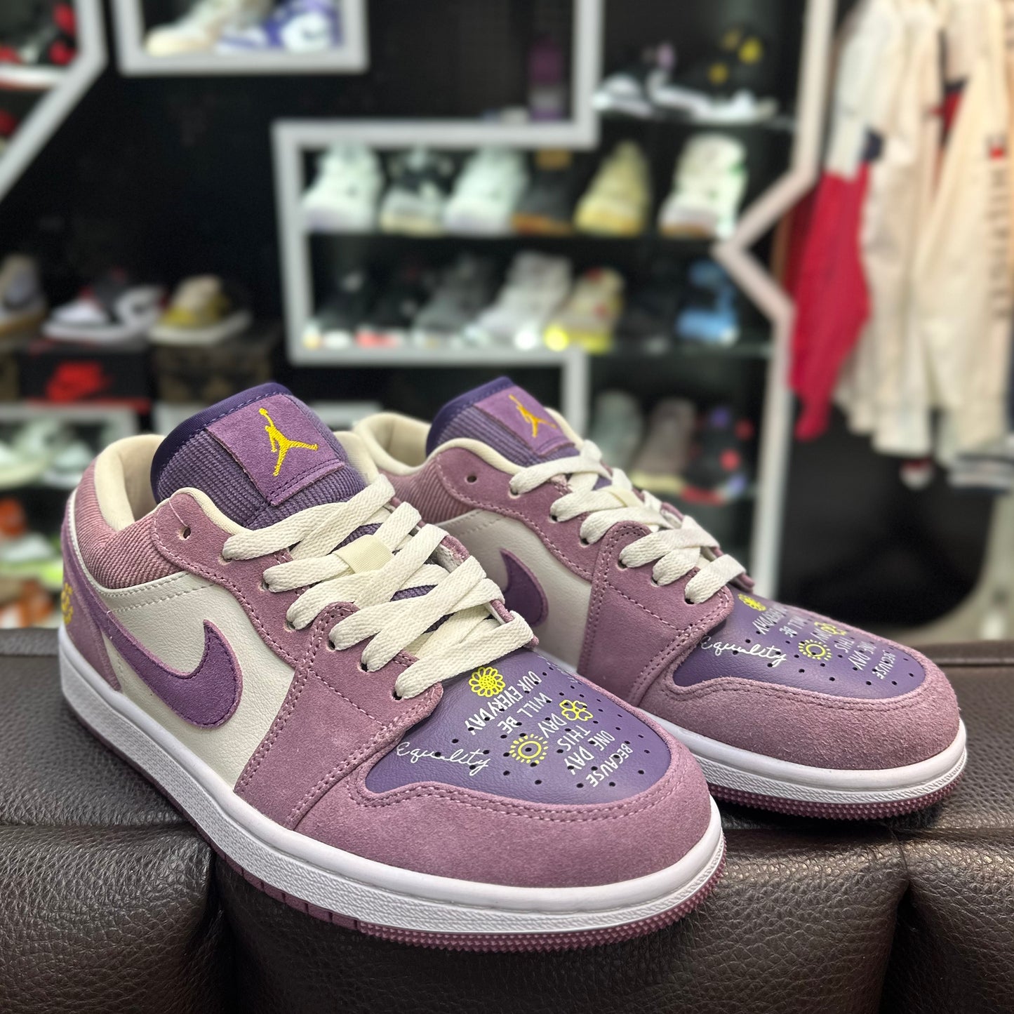 Jordan 1 Low Morado Flores