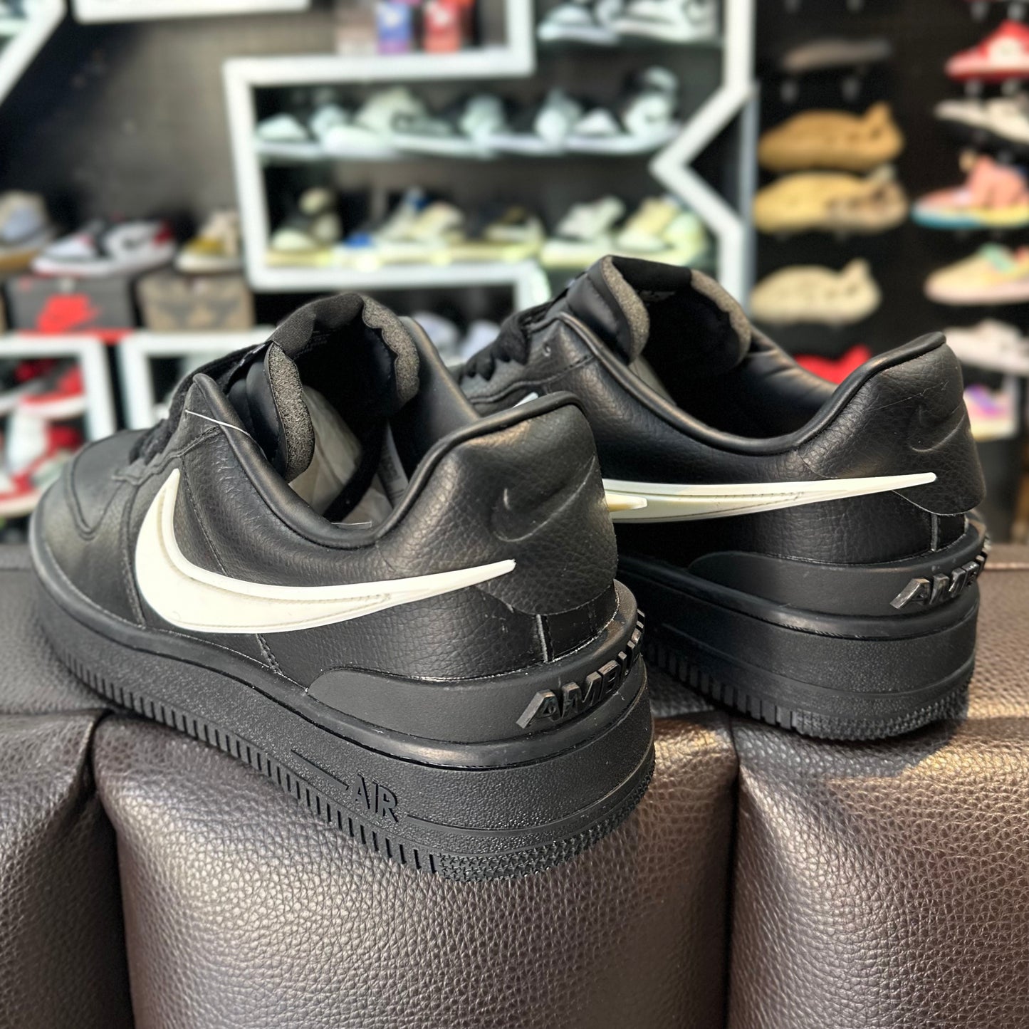 AF1 Low Ambush Negro