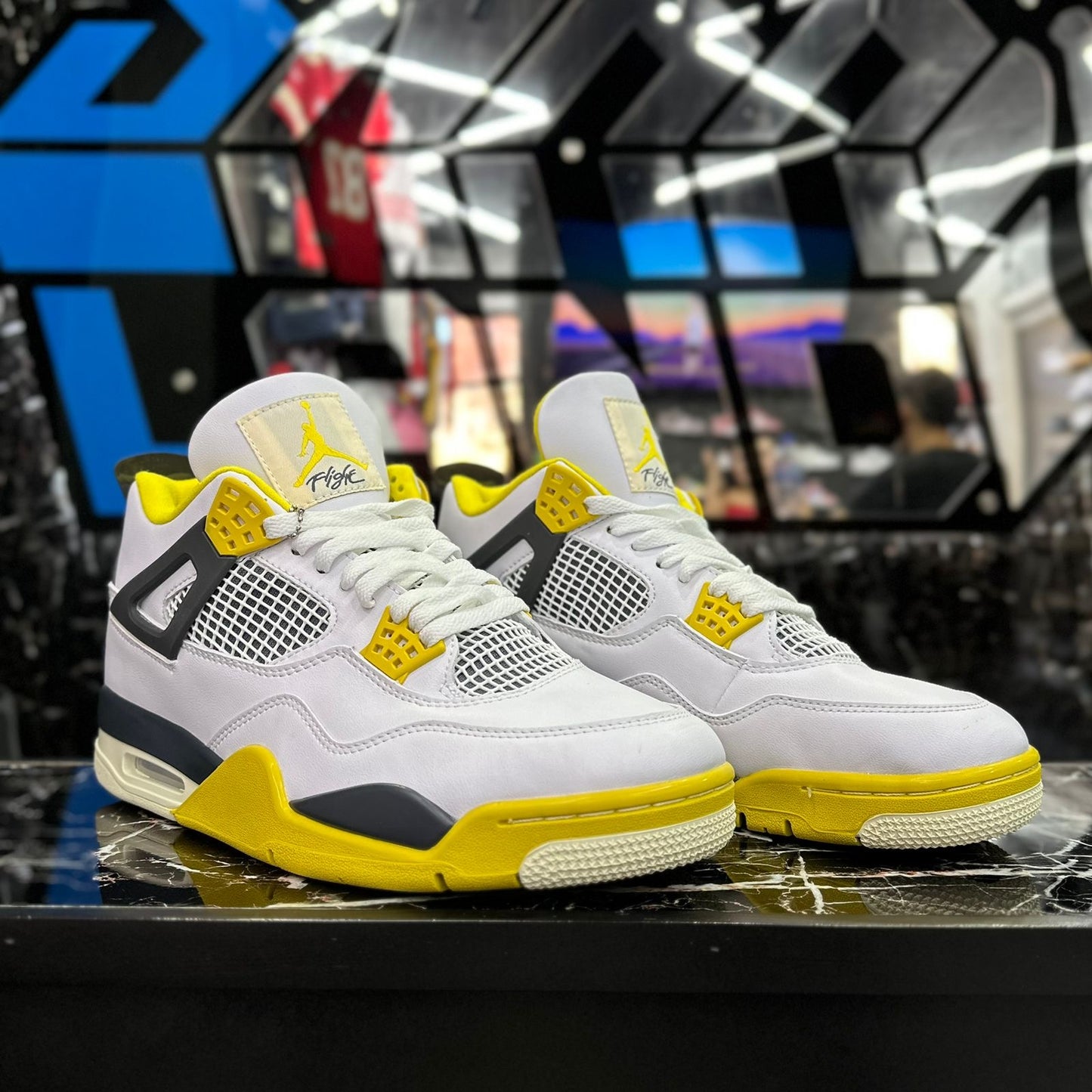 Jordan 4 Vivid Sulfur