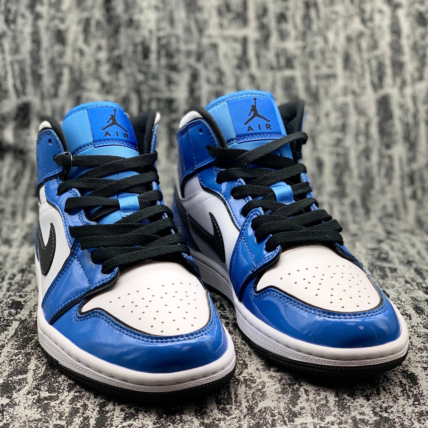 Jordan 1 Mid Charol Azul