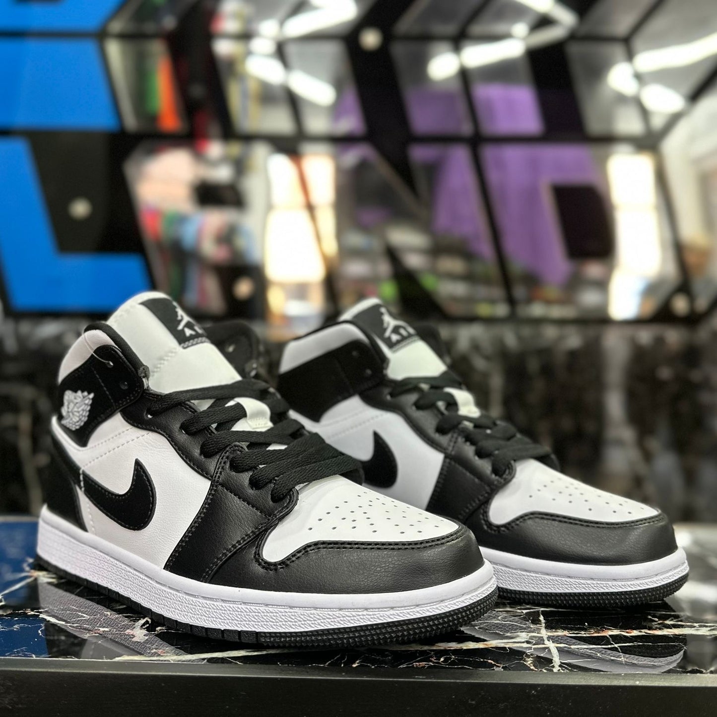 Jordan 1 Mid Panda