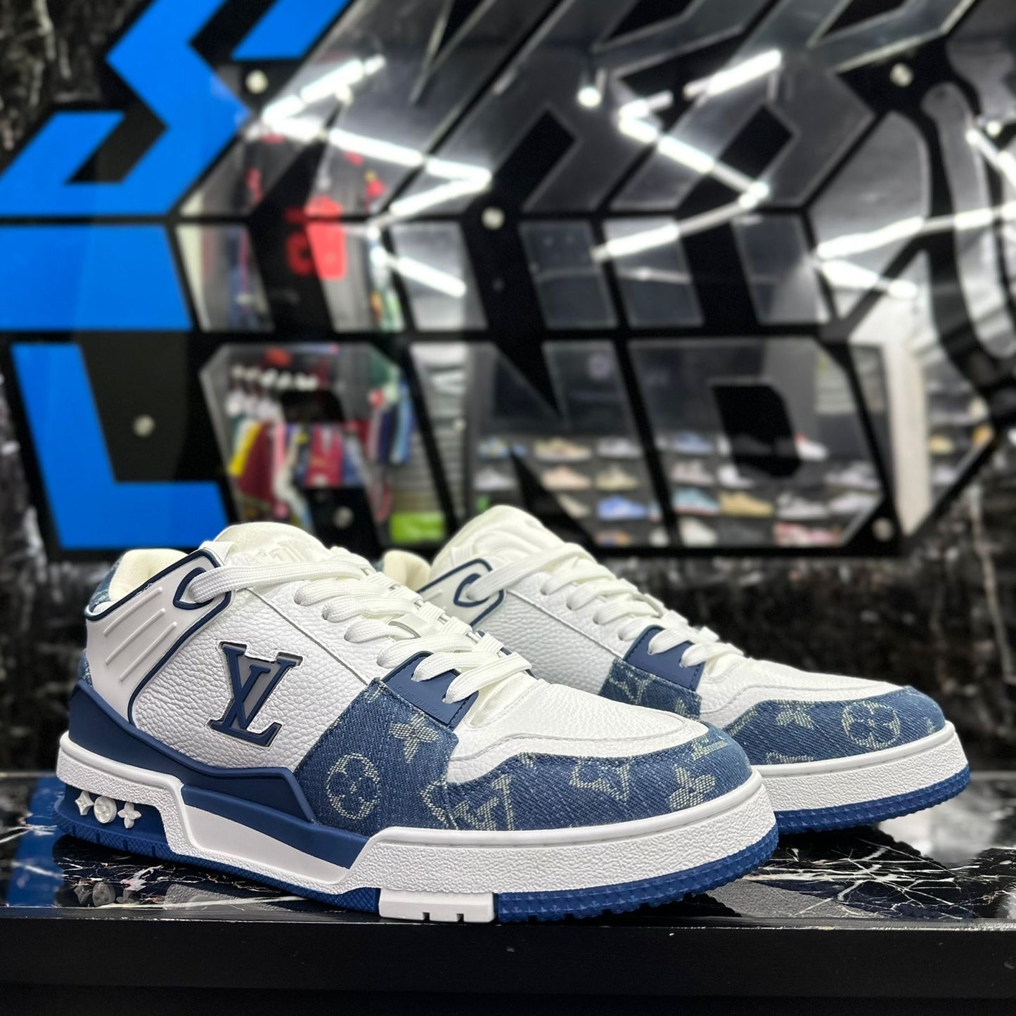 LV Trainer White Blue