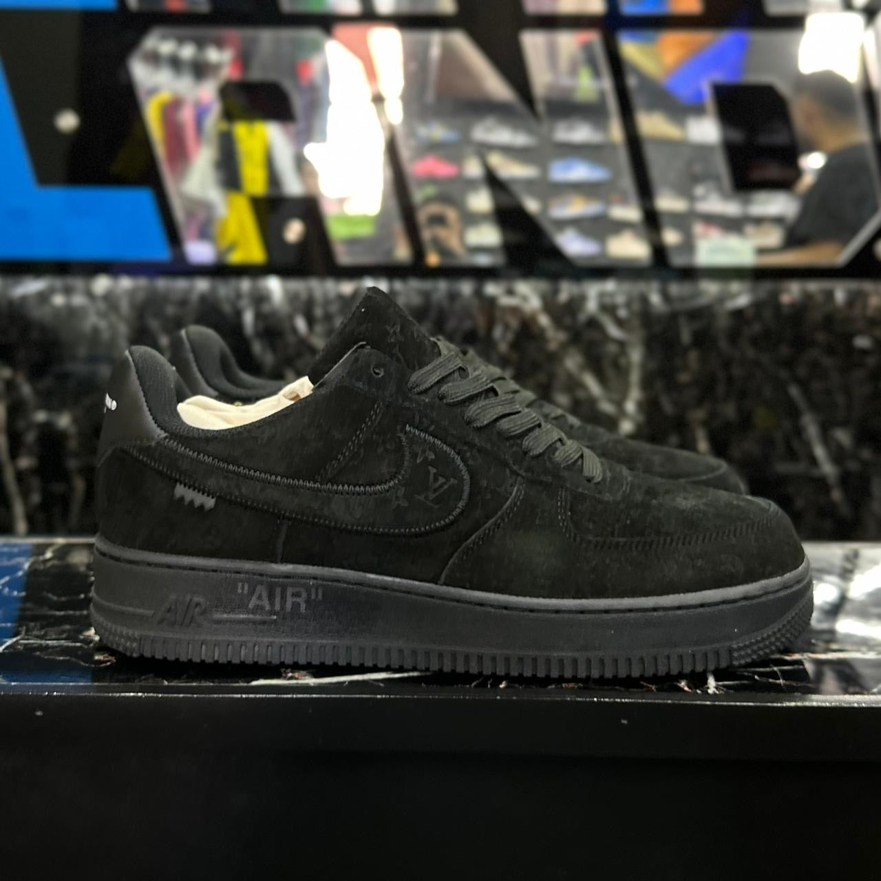 AF1 LV Negro