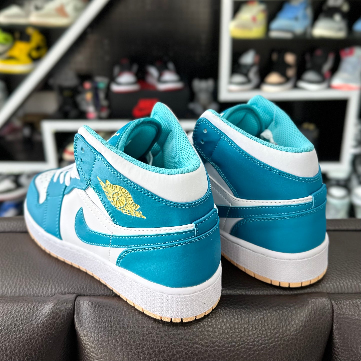 Jordan 1 Mid Aqua Suela Amarilla