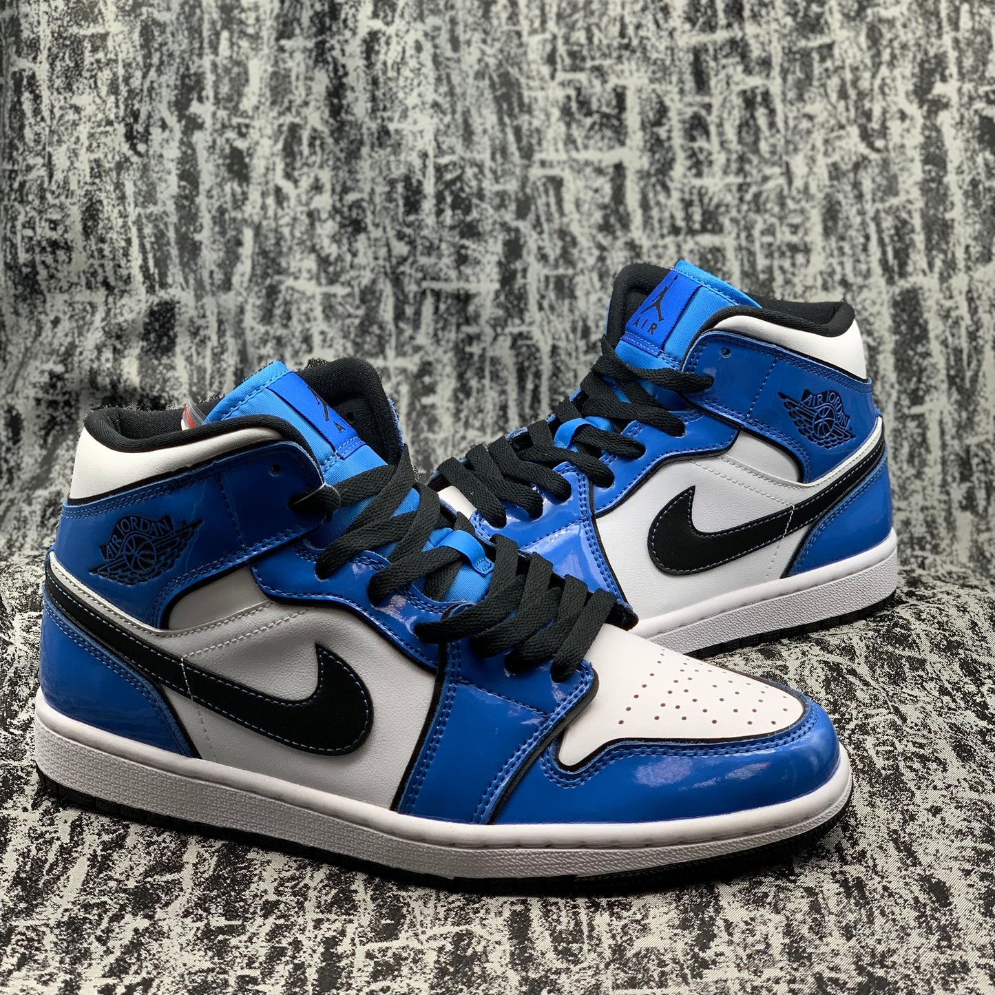 Jordan 1 Mid Charol Azul