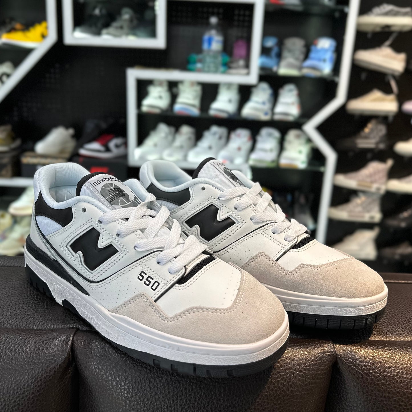 NB 550 Blanco Negro