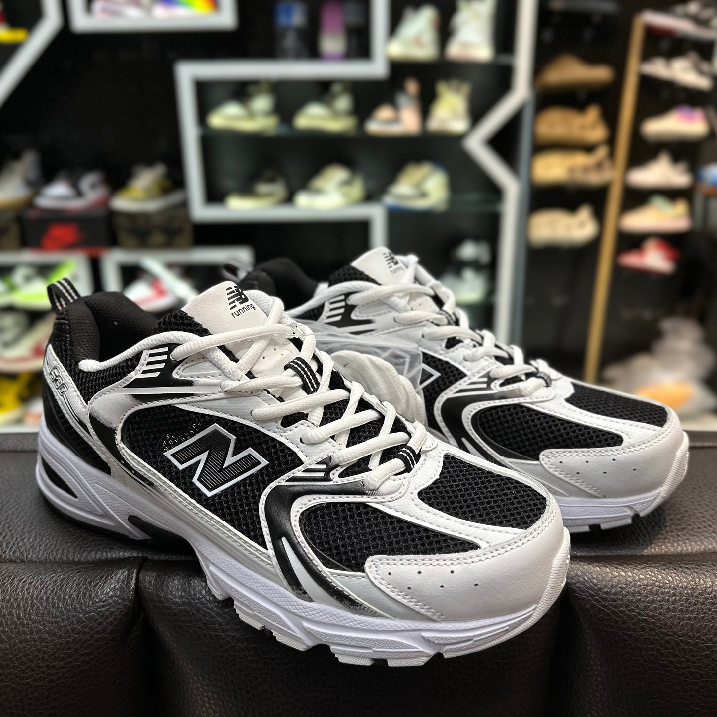 NB 530 Blanco Negro