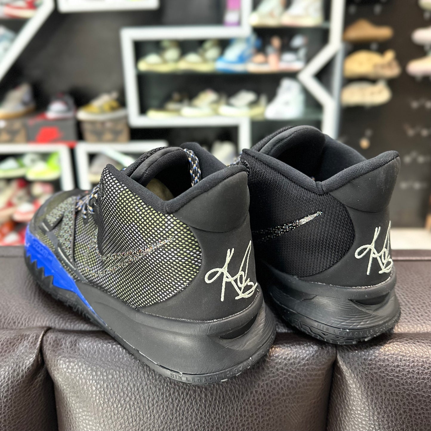 Kyrie Irving VII Negro Azul