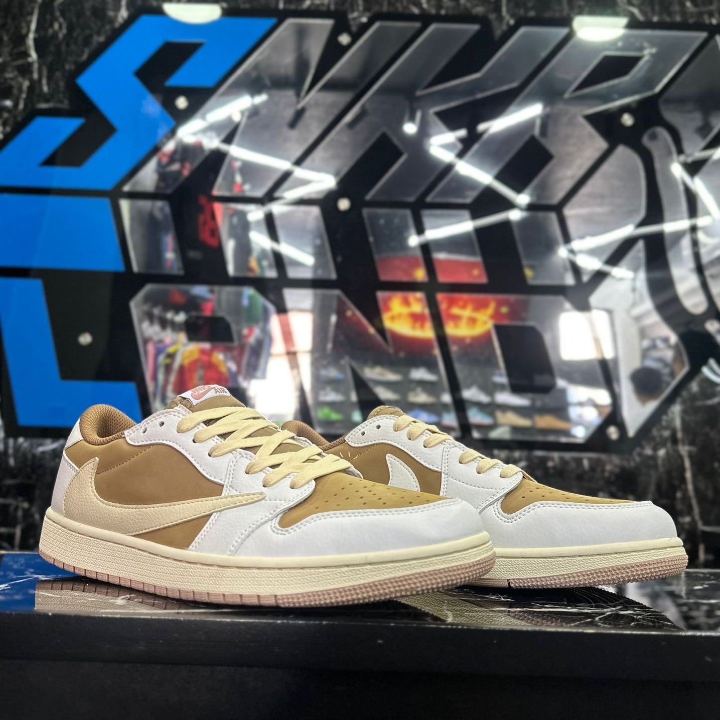 Jordan 1 low Travis Beige