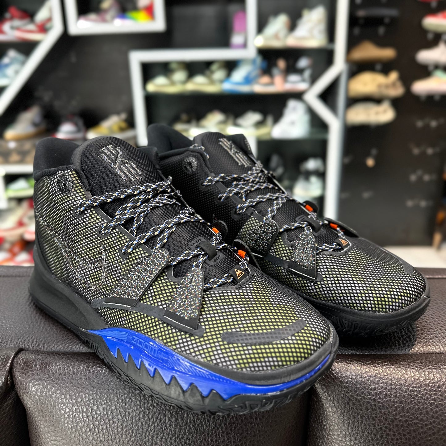 Kyrie Irving VII Negro Azul