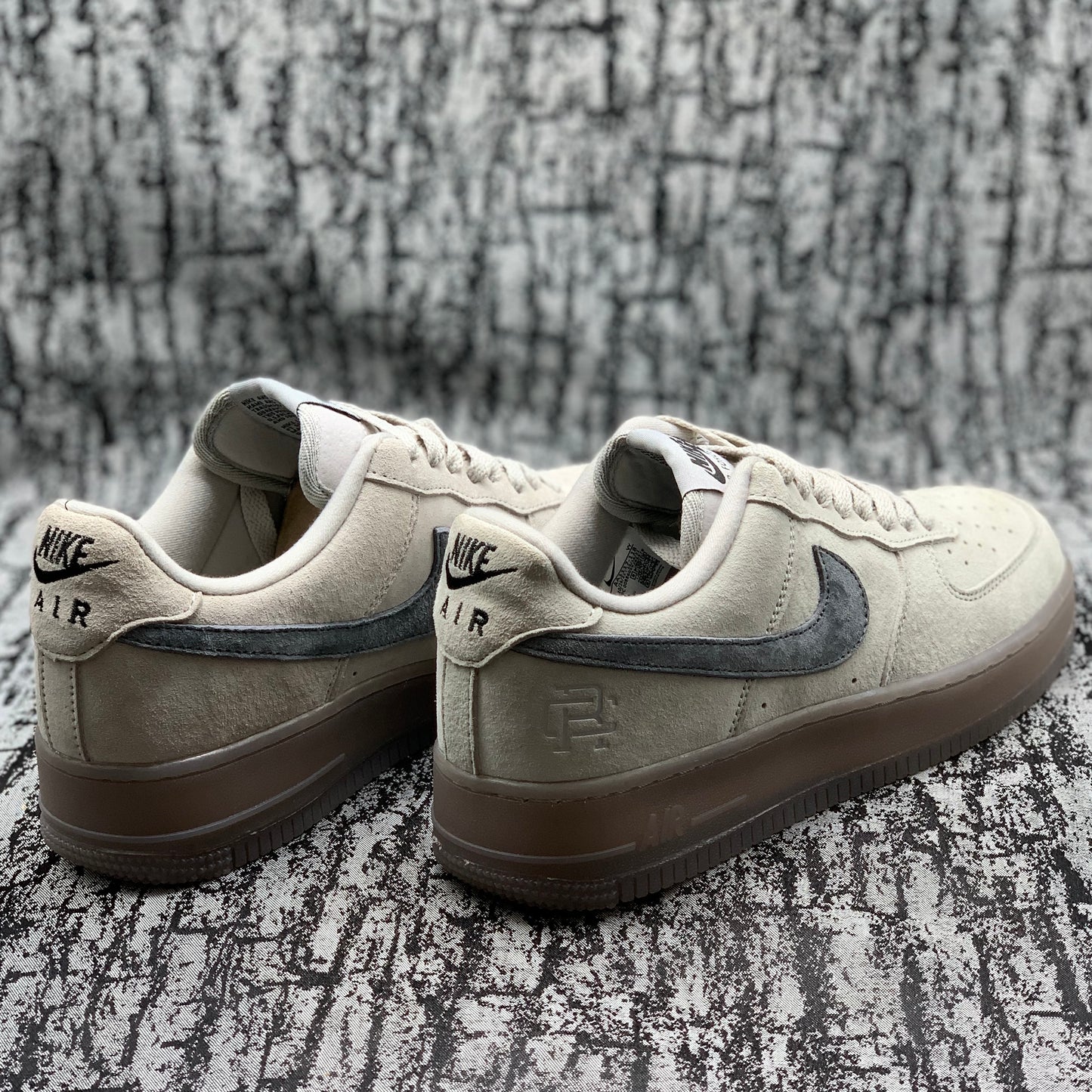 AF1 Low Gris Claro Gamuza