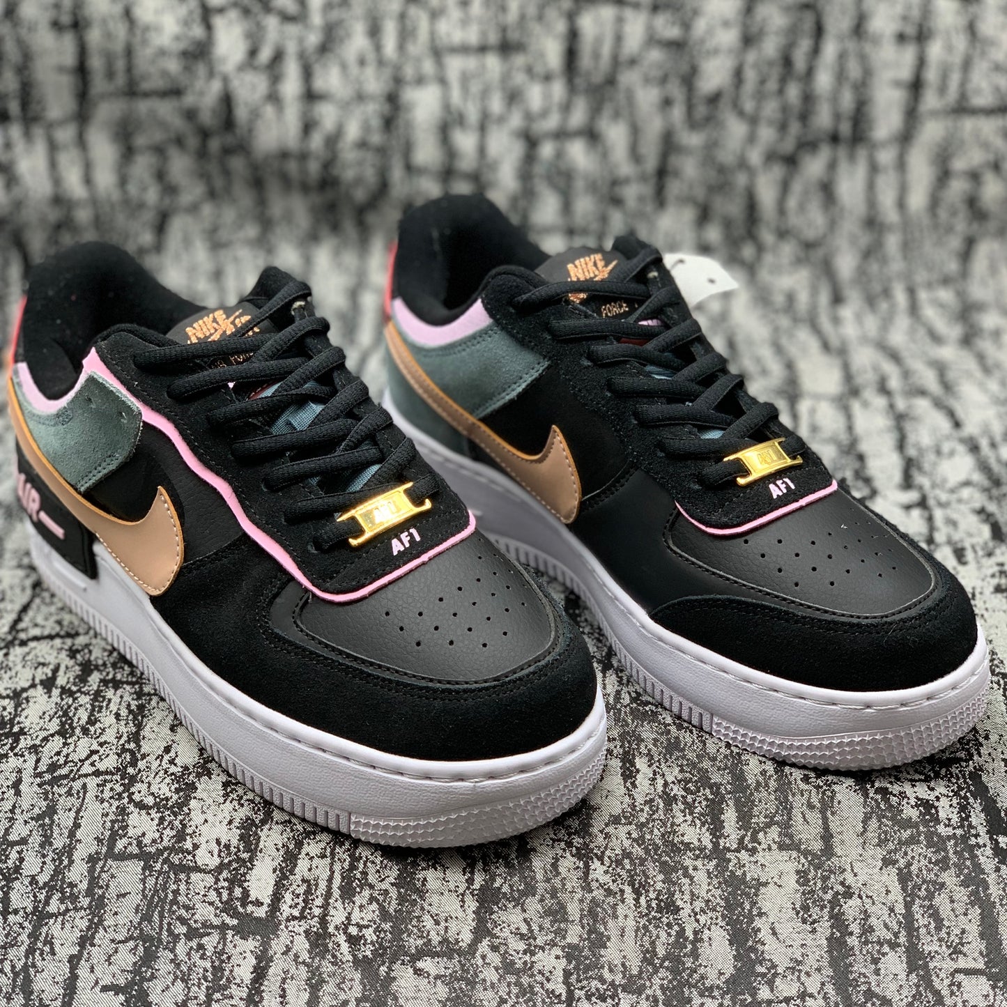 AF1 Low Shadow Negro con Rosa