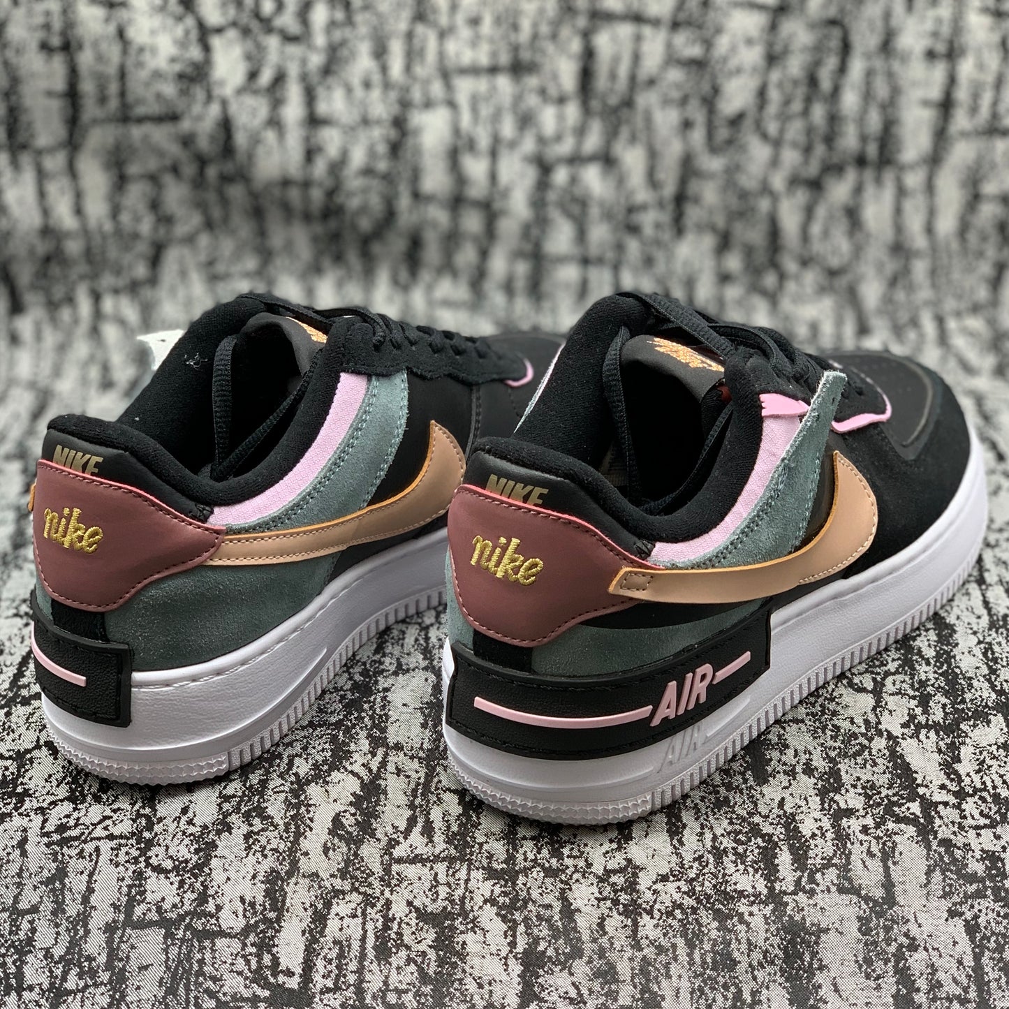 AF1 Low Shadow Negro con Rosa