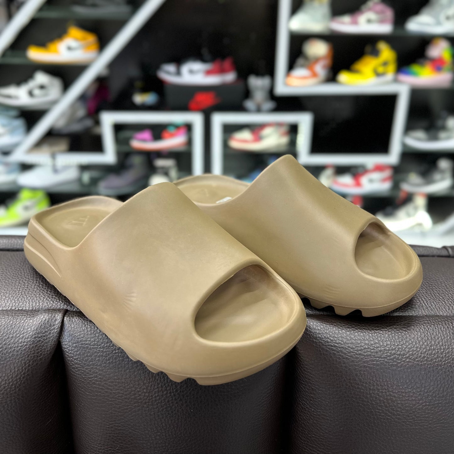 YEEZY SLIDE Cafe