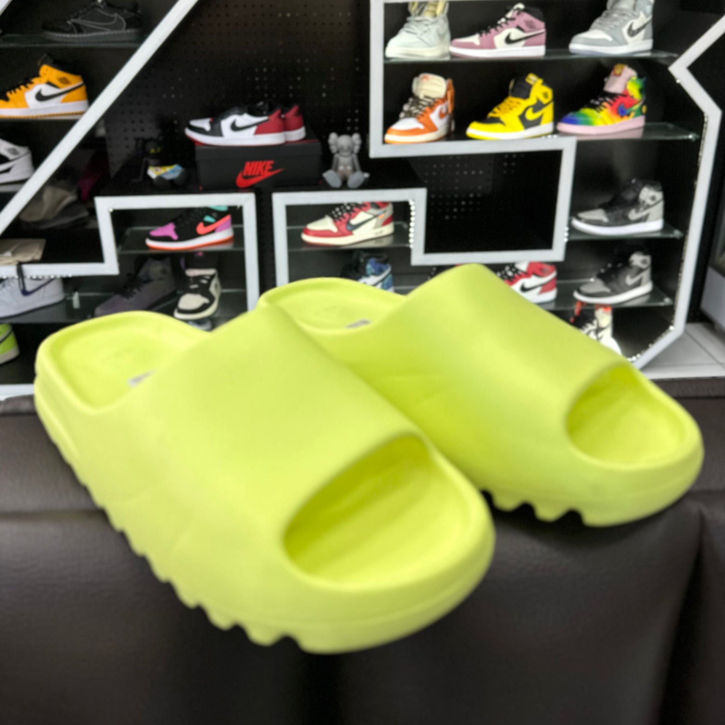 YEEZY SLIDE Glow