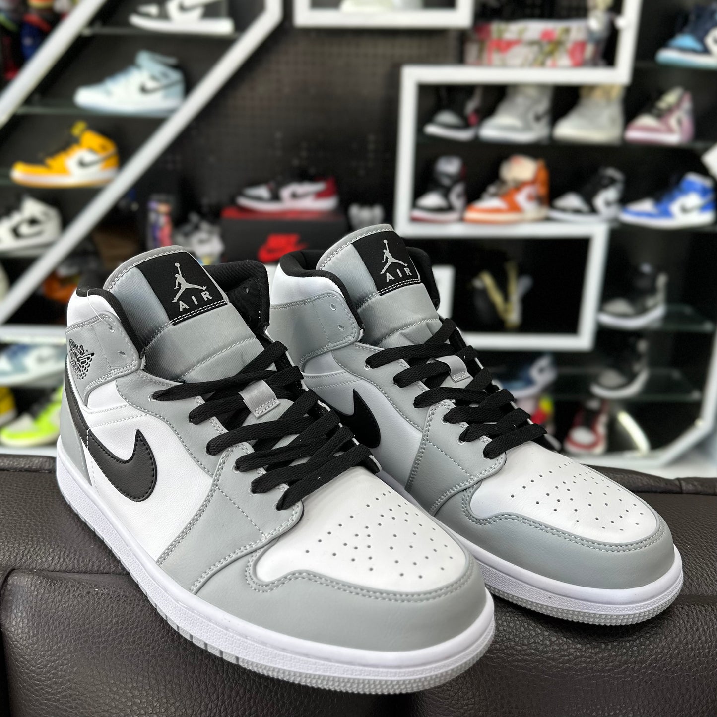 Jordan 1 Mid Smoke Gray